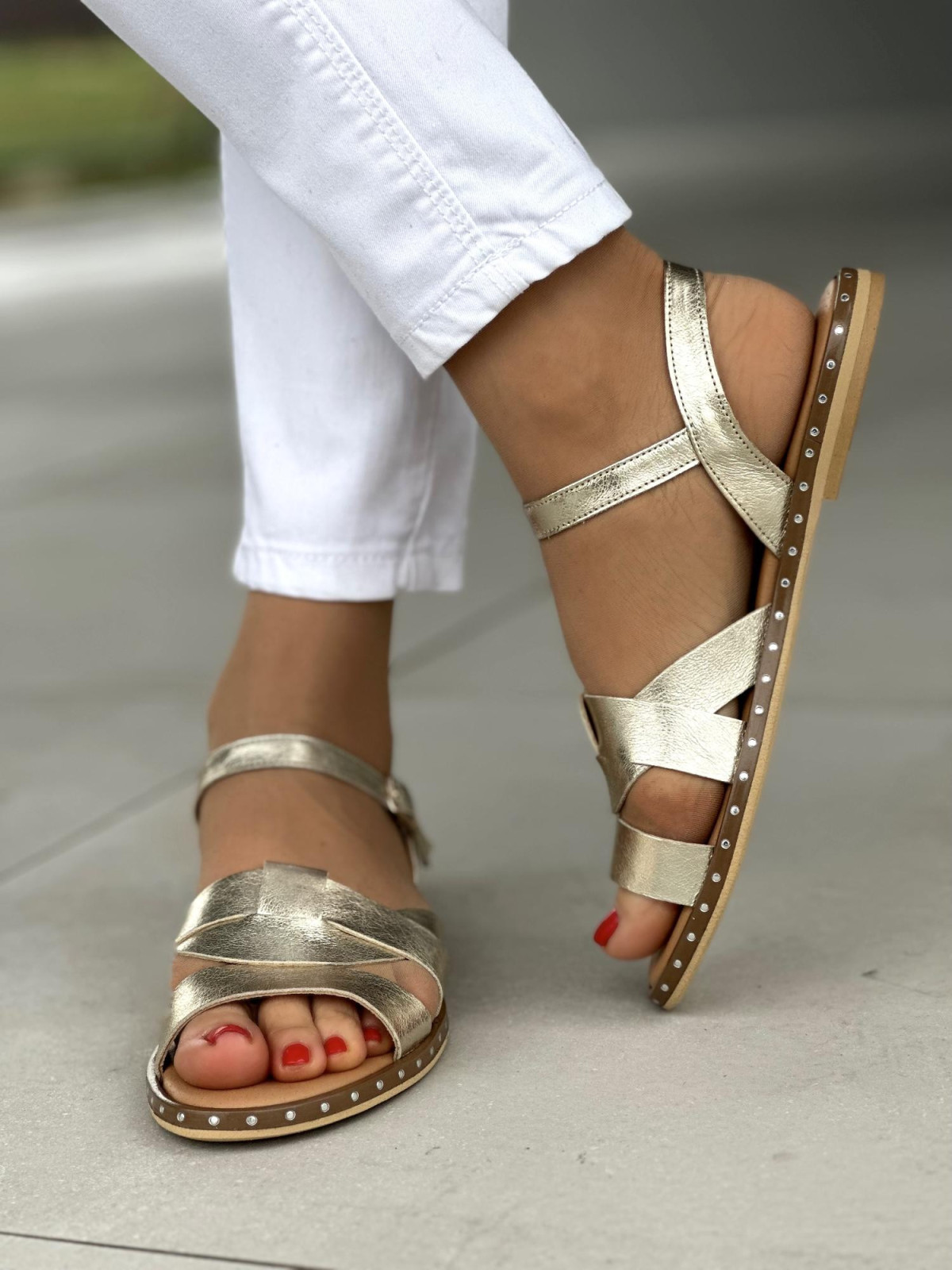 Złote sandały damskie skórzane