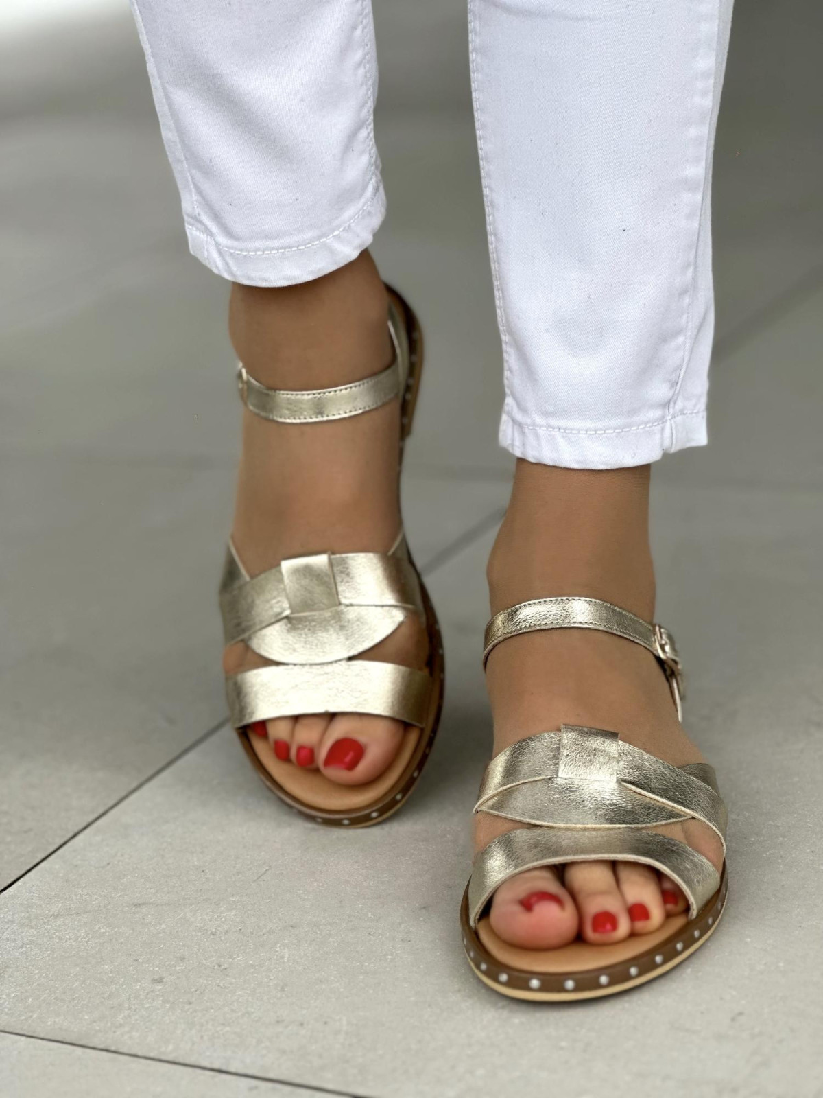 Złote sandały damskie skórzane