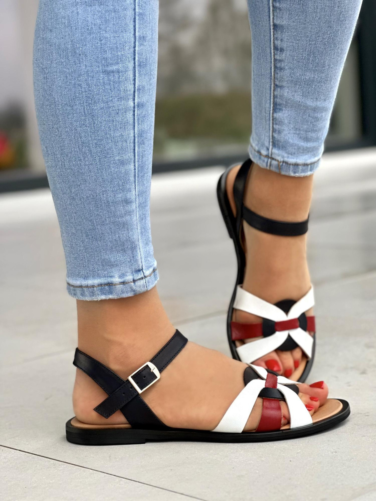 Wielokolorowe sandały damskie z zapięcien na kostce, skóra naturalna