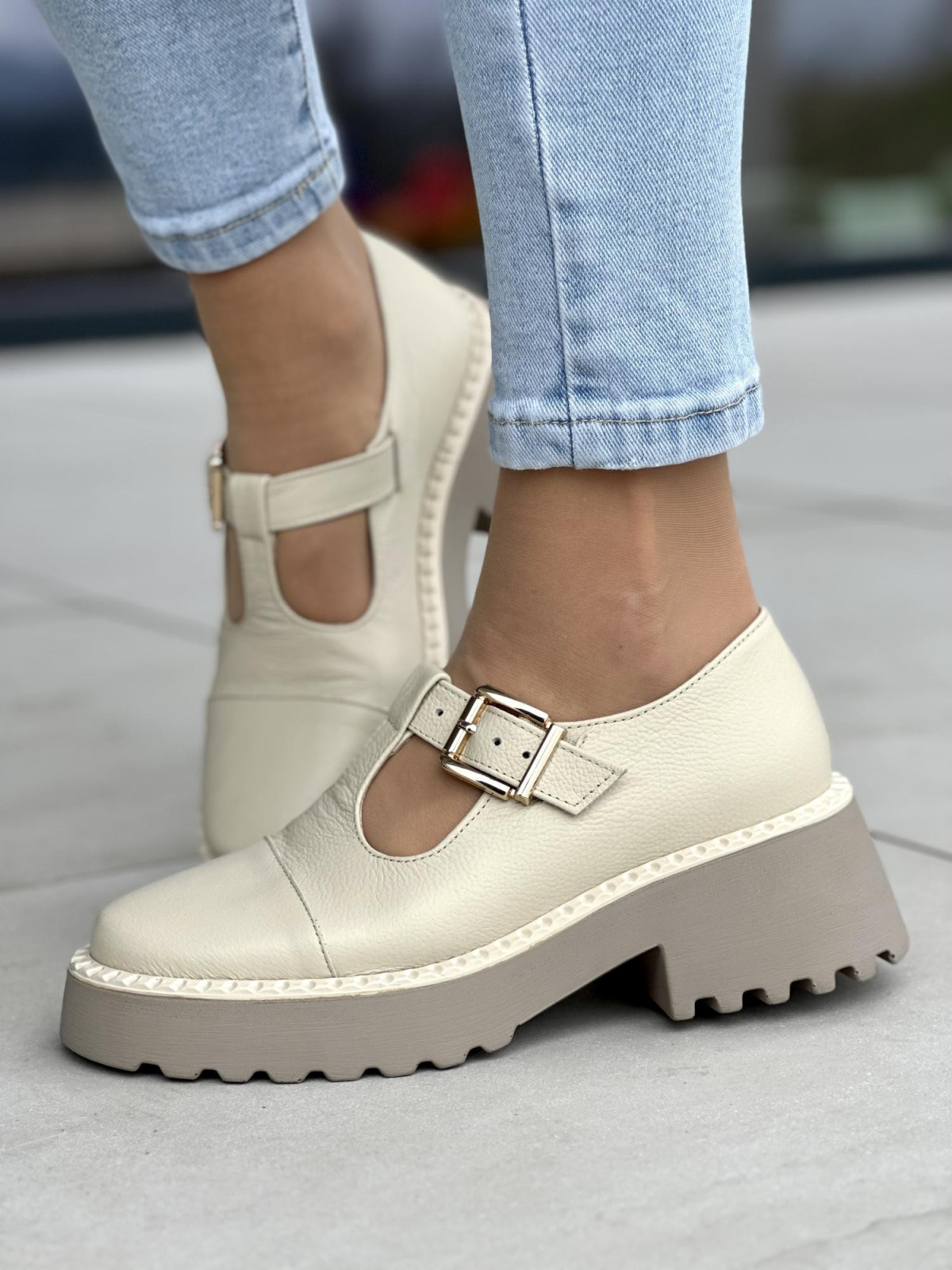 Beżowe półbuty damskie skórzane