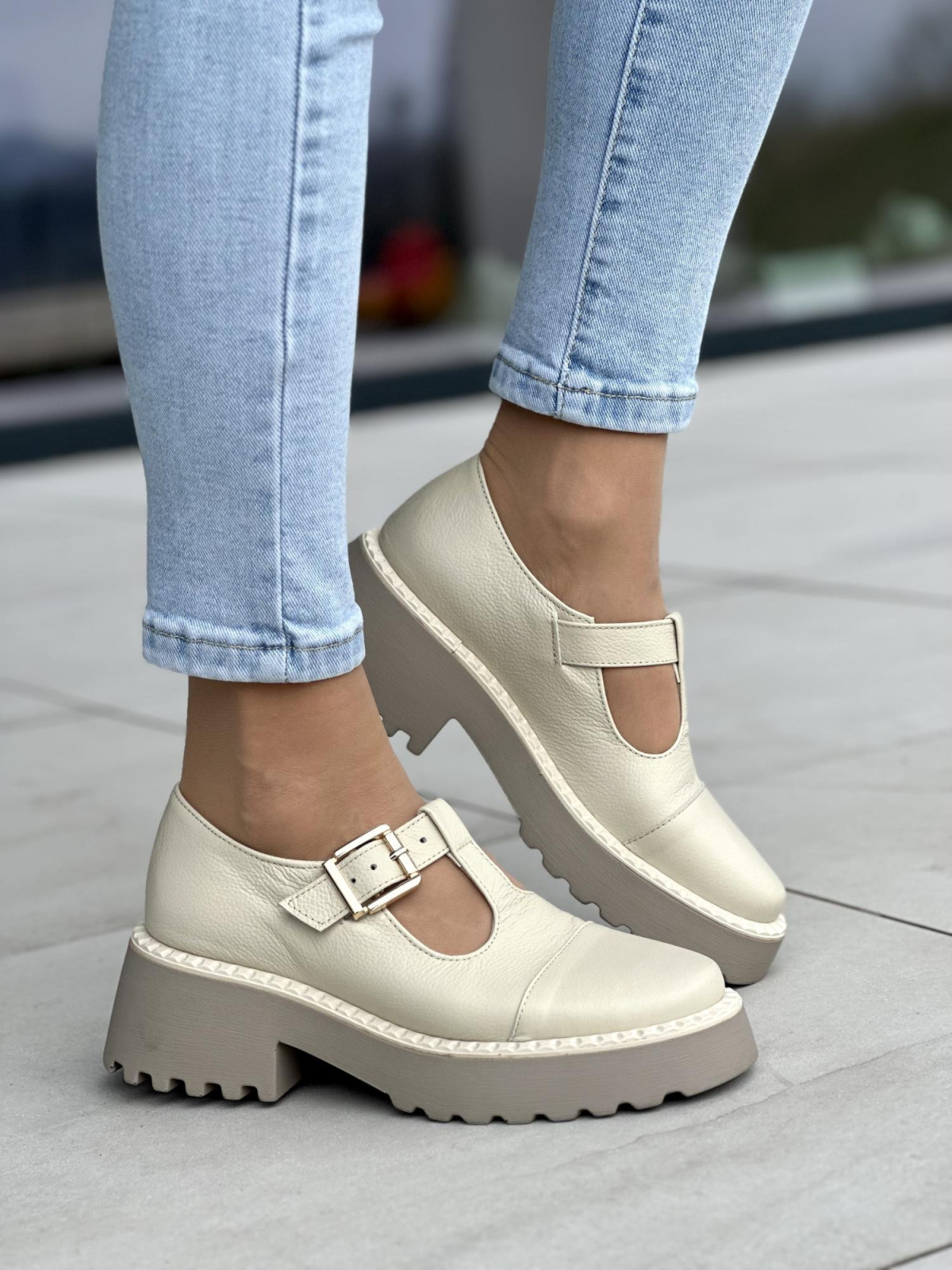 Beżowe półbuty damskie skórzane