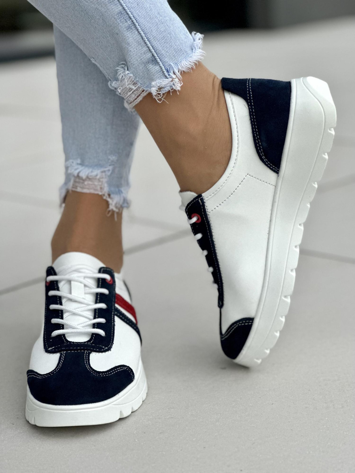 Biało-granatowo-czerwone trampki damskie skórzane