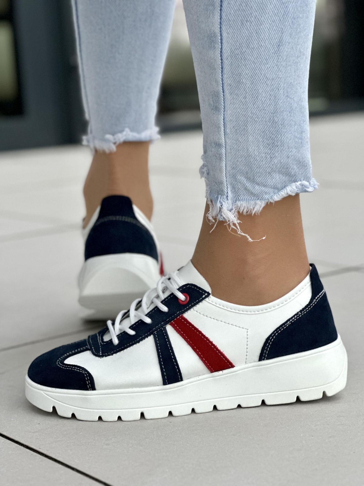 Biało-granatowo-czerwone trampki damskie skórzane