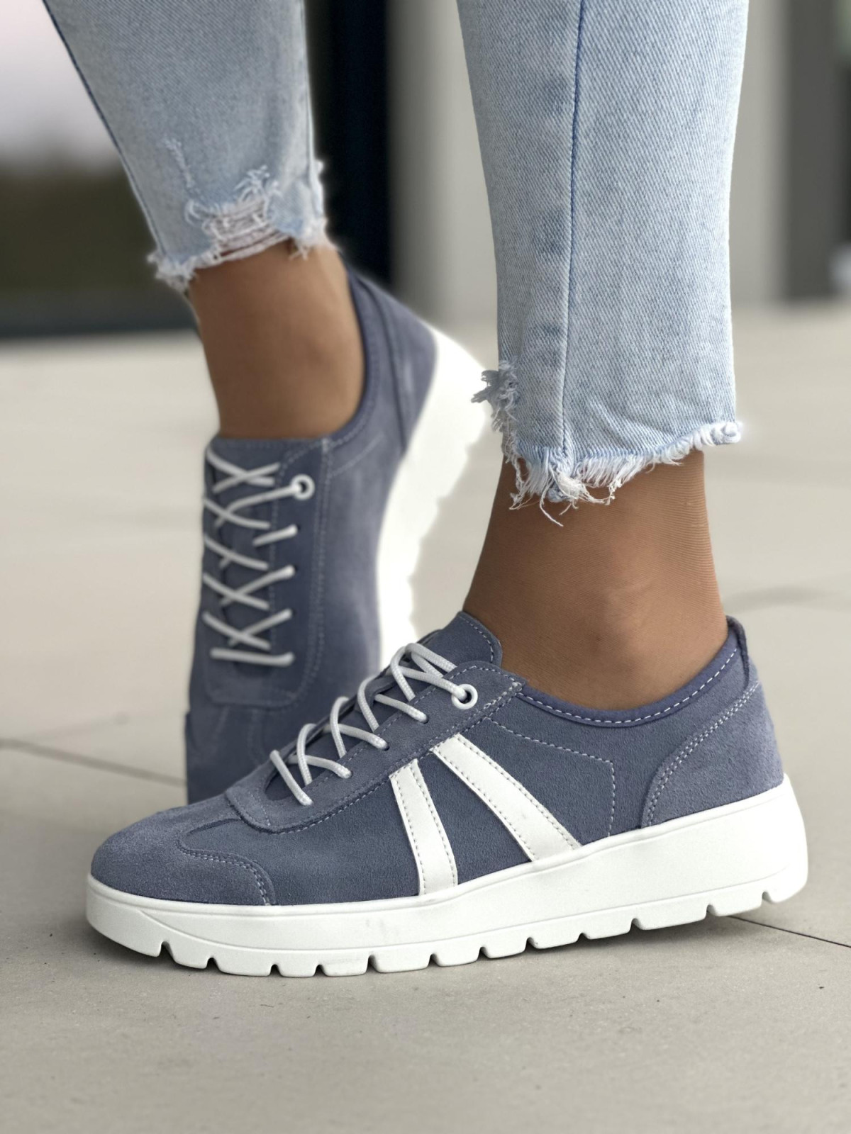 Niebieskie trampki damskie skórzane