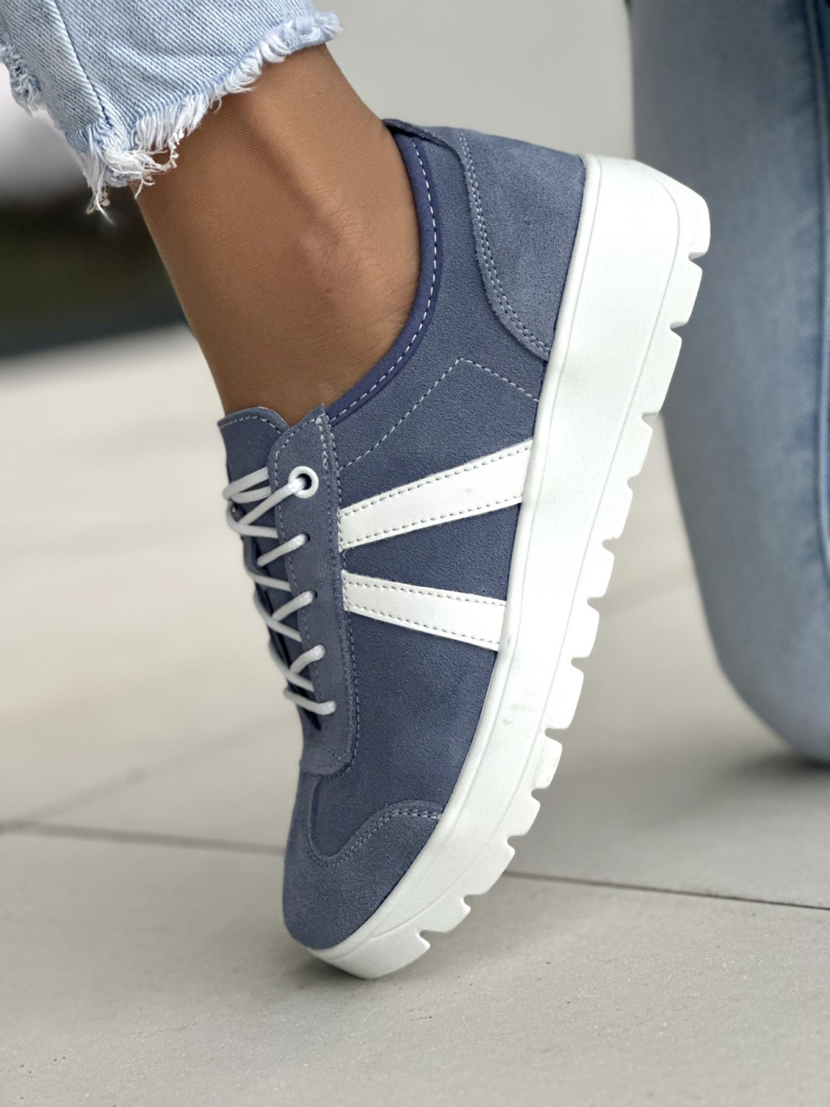 Niebieskie trampki damskie skórzane