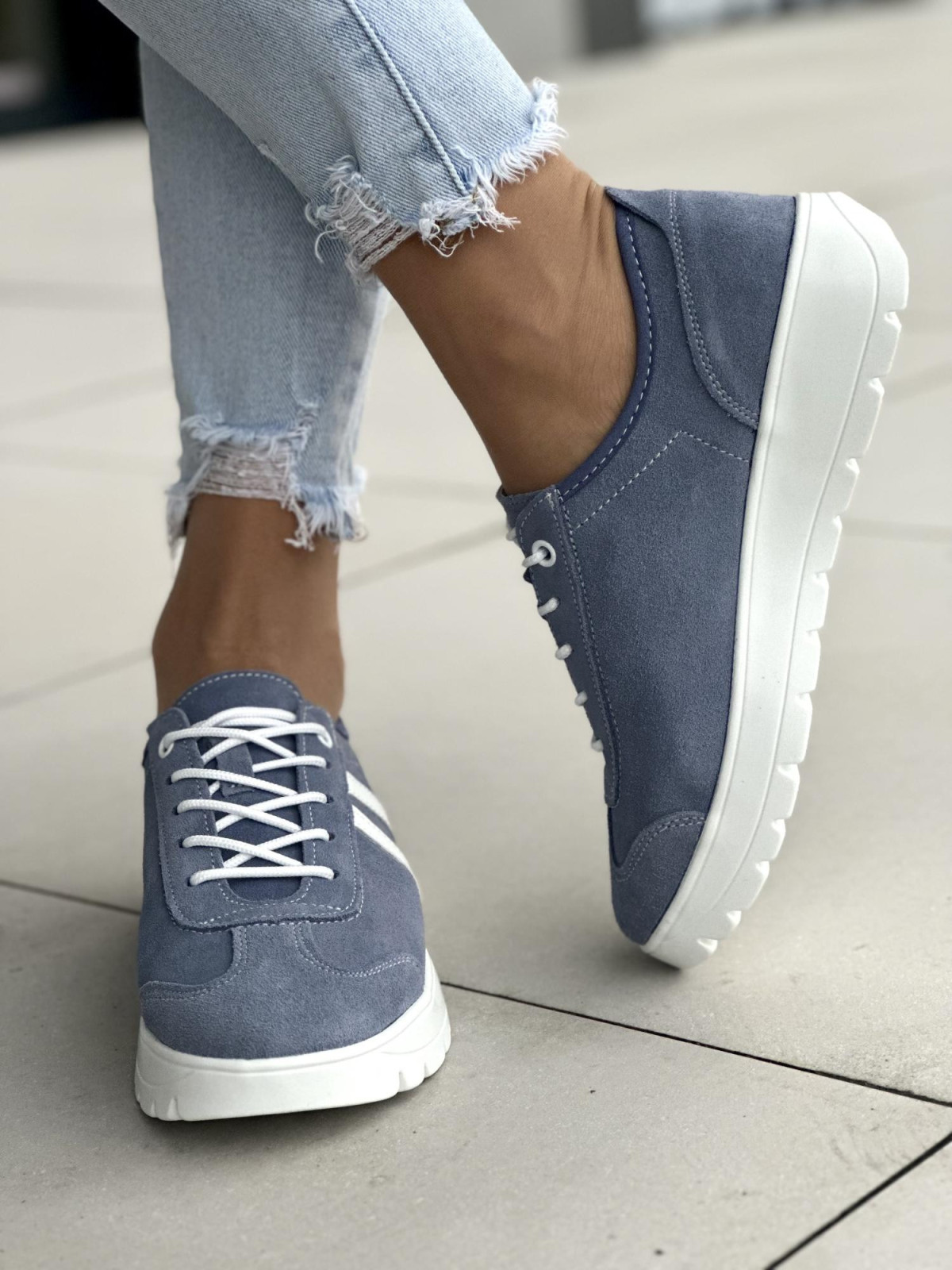 Niebieskie trampki damskie skórzane