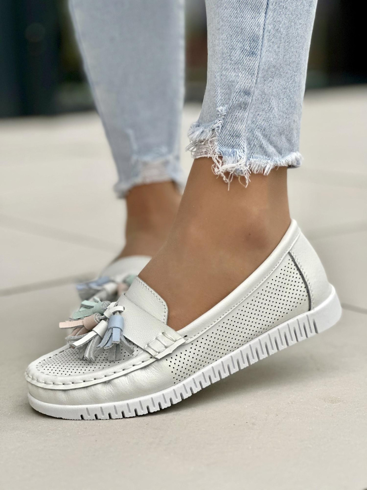 Białe mokasyny damskie skórzane