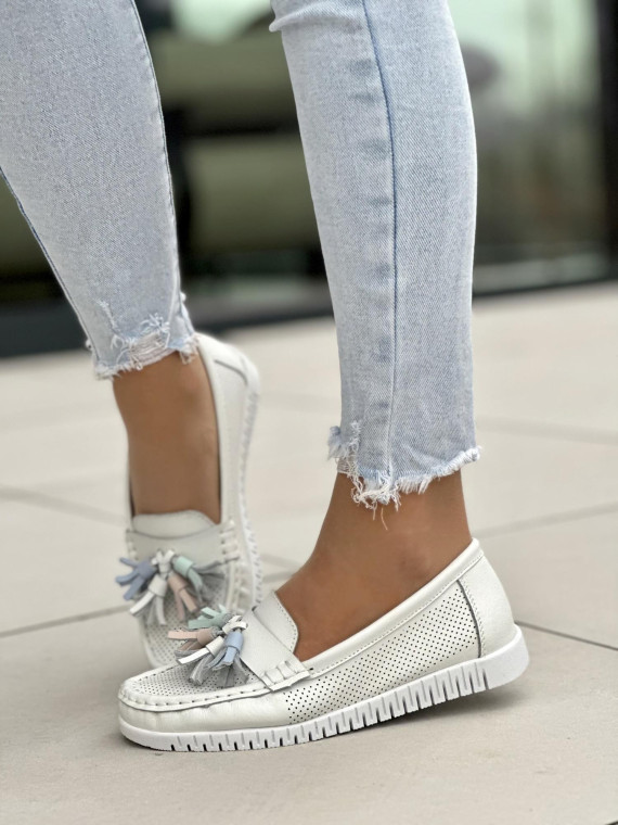 Białe mokasyny damskie skórzane