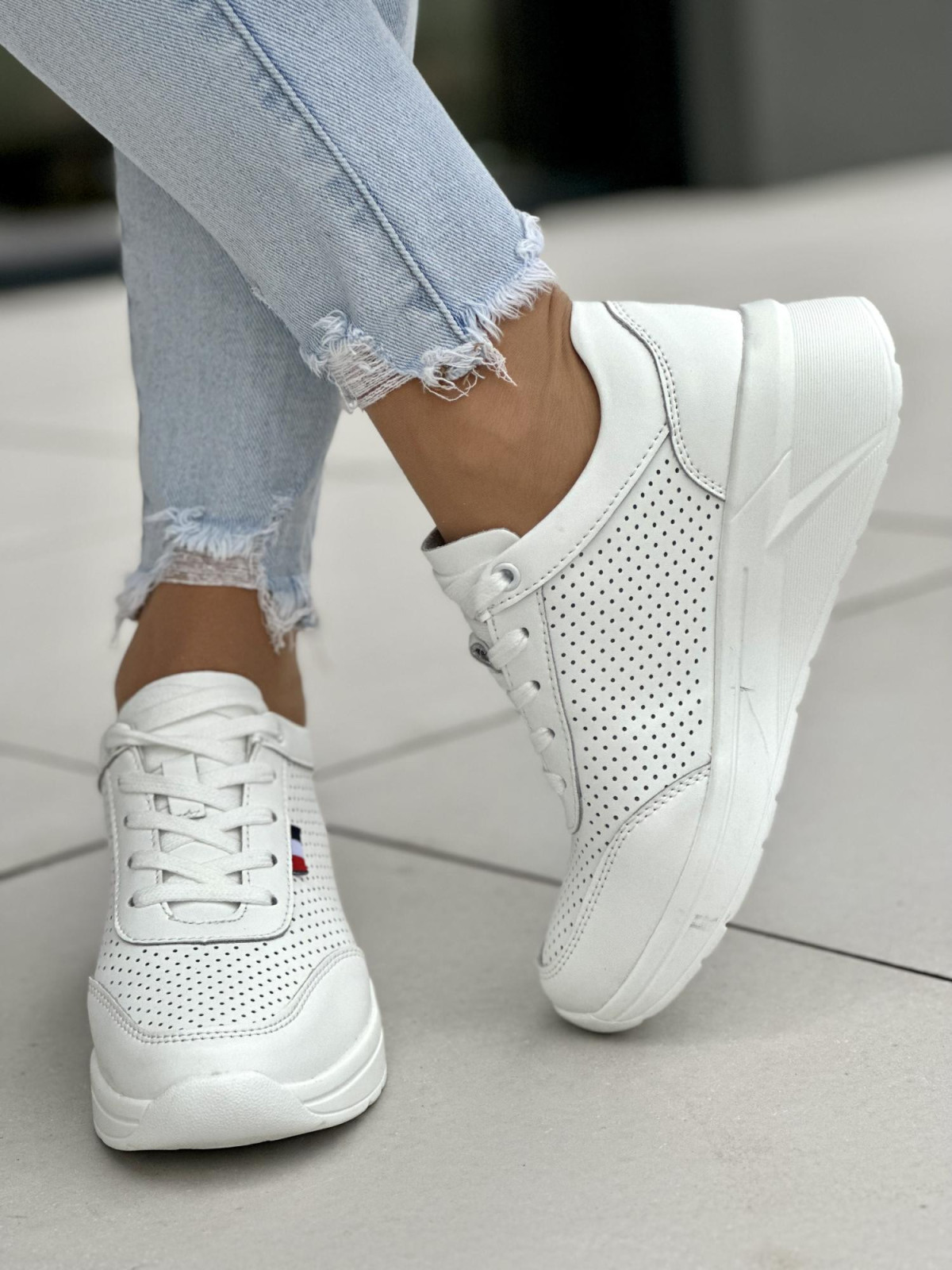 Białe sneakersy damskie skórzane