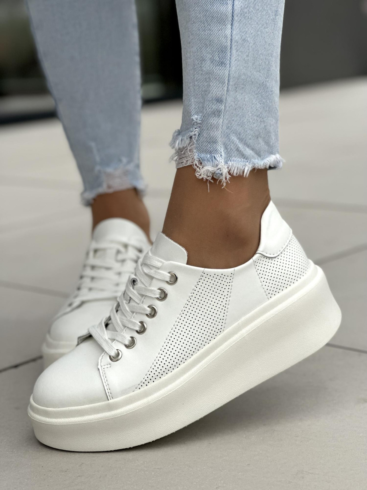 Białe trampki damskie skórzane