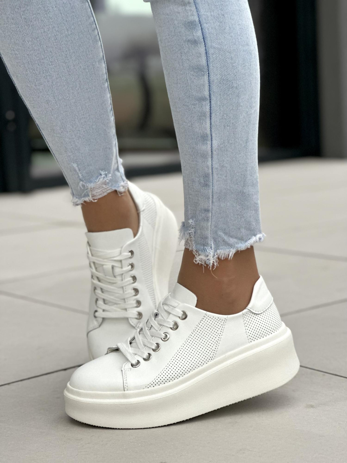 Białe trampki damskie skórzane