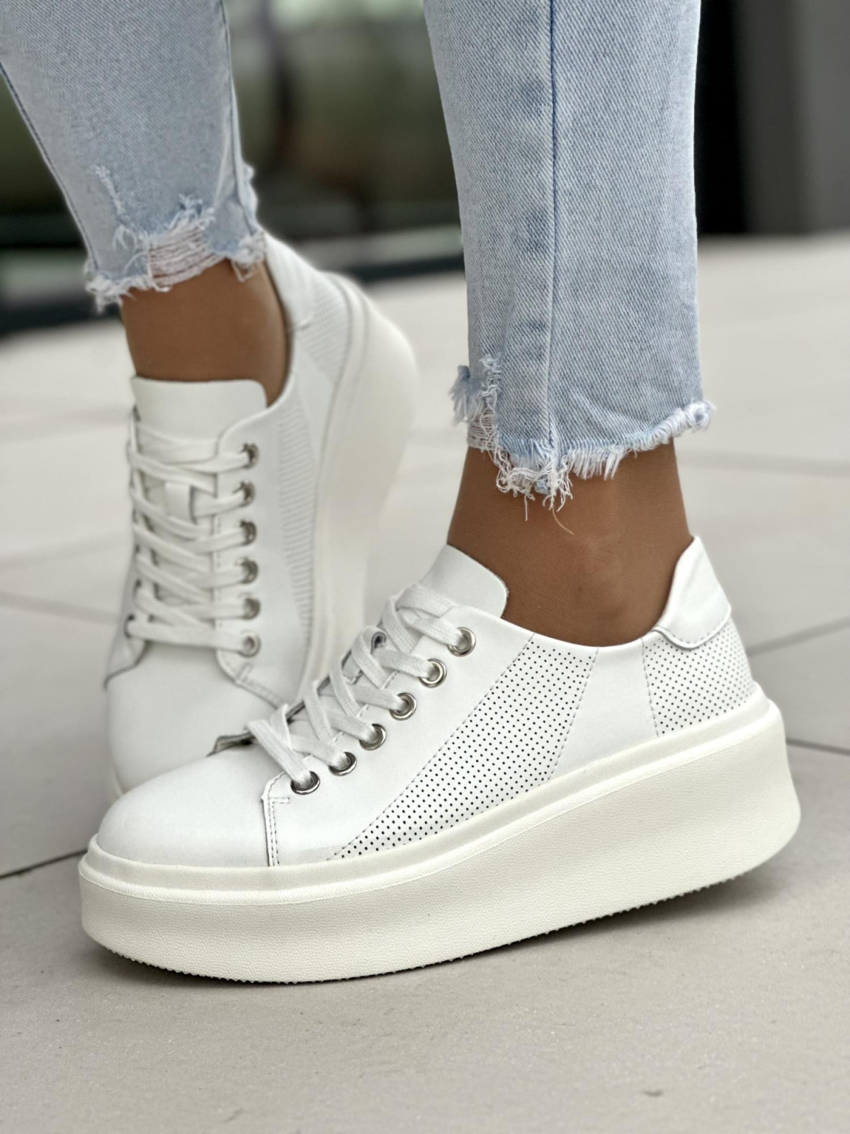 Białe trampki damskie skórzane