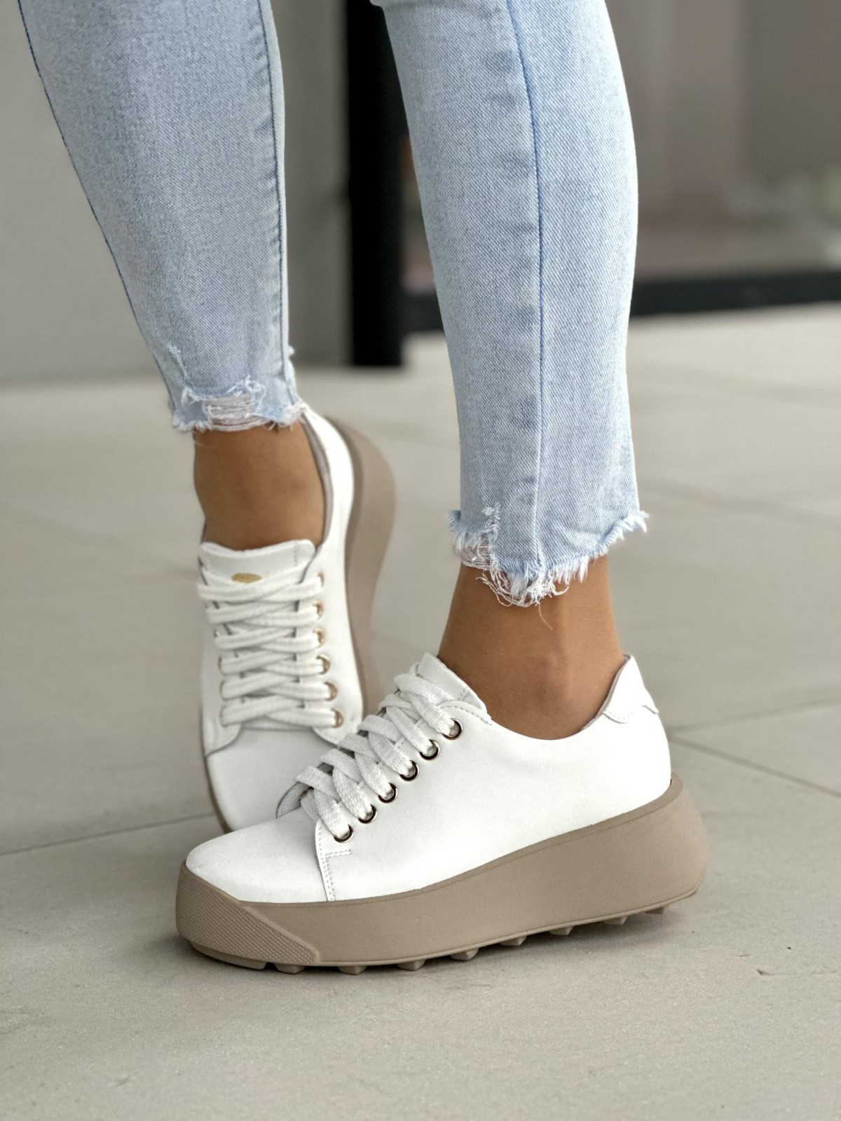 Białe sneakersy damskie skórzane