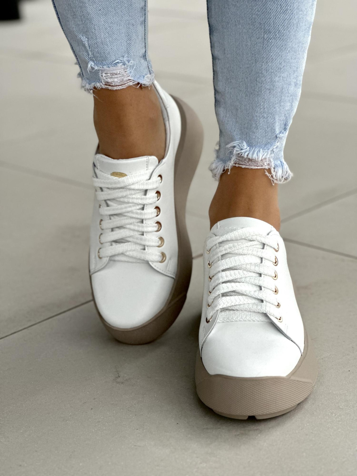 Białe sneakersy damskie skórzane