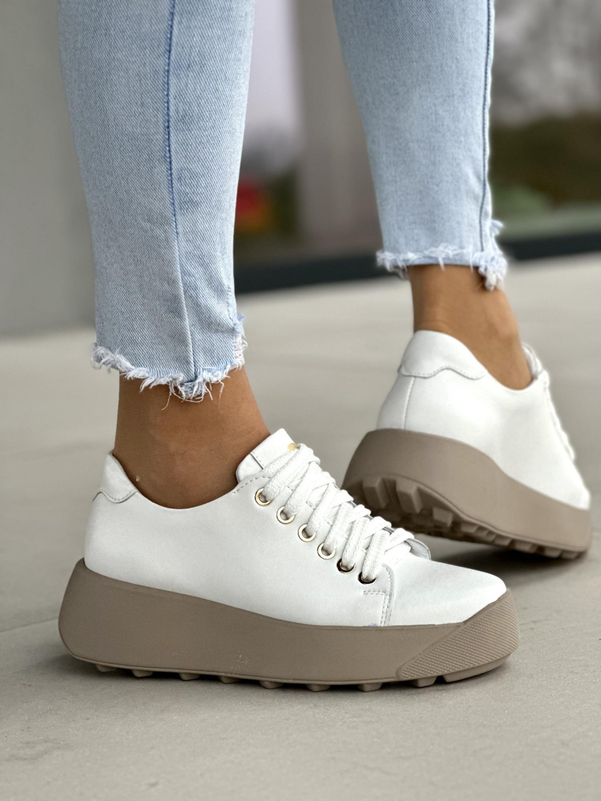 Białe sneakersy damskie skórzane