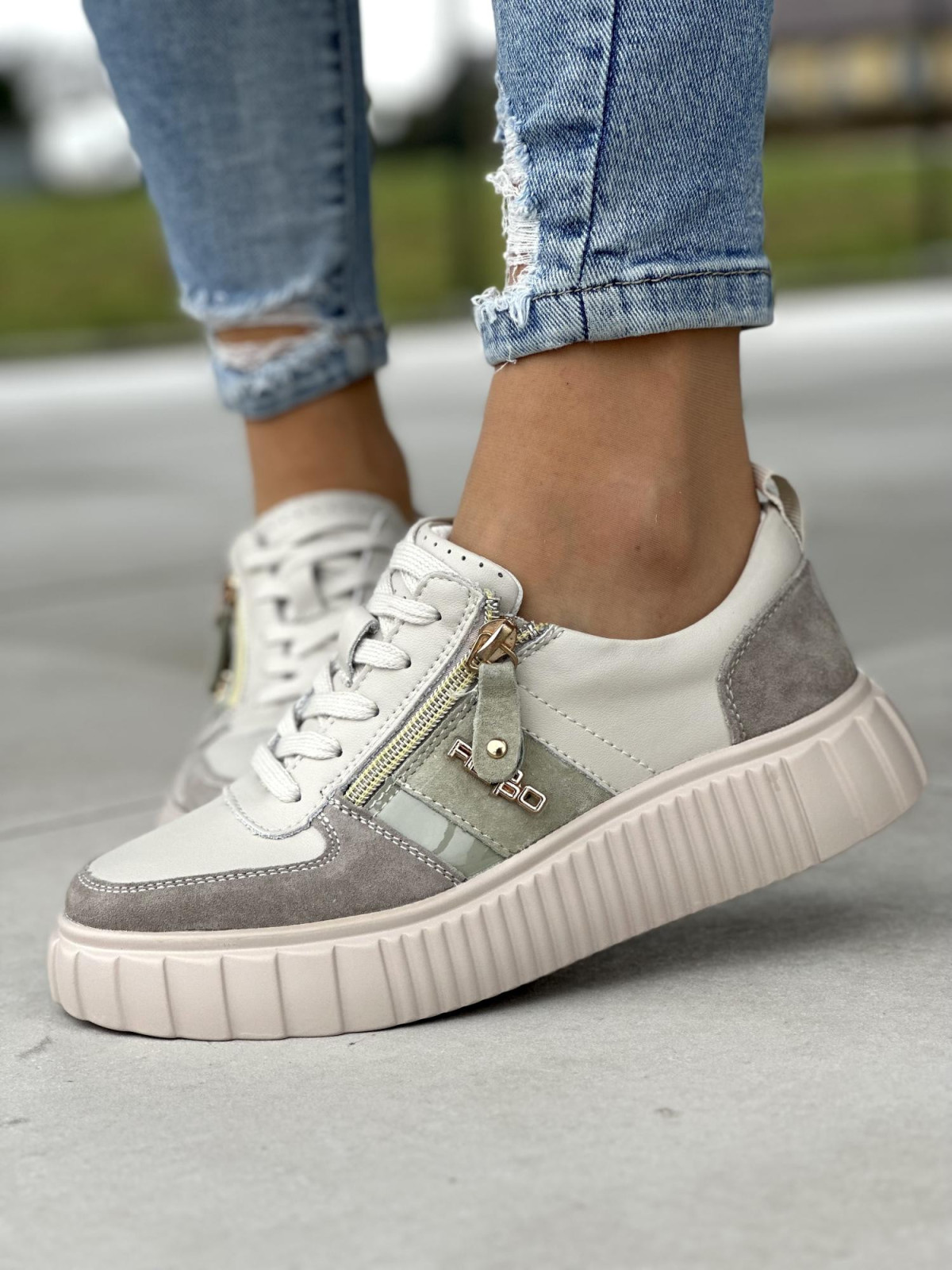 Beżowe trampki damskie skórzane