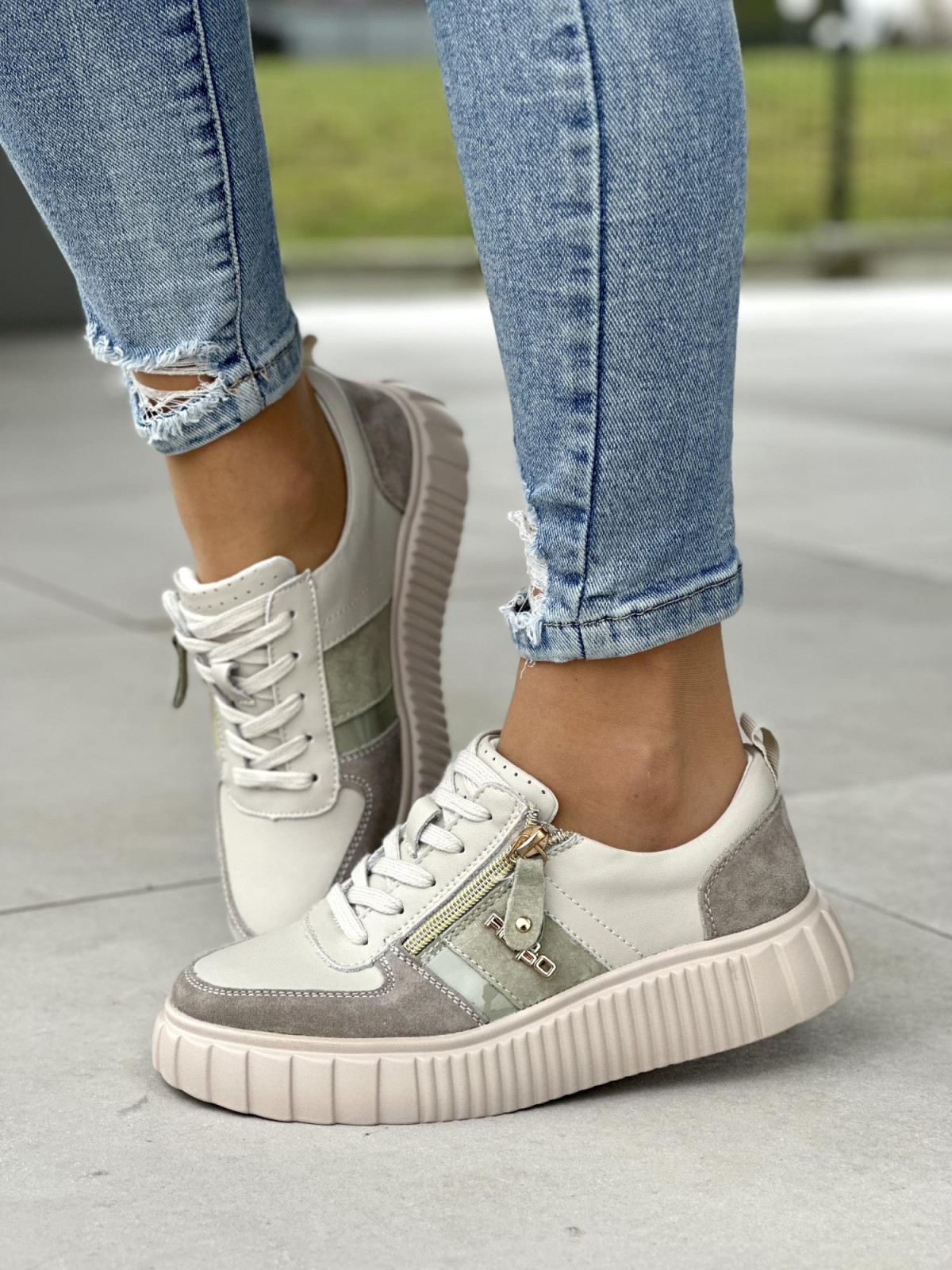 Beżowe trampki damskie skórzane