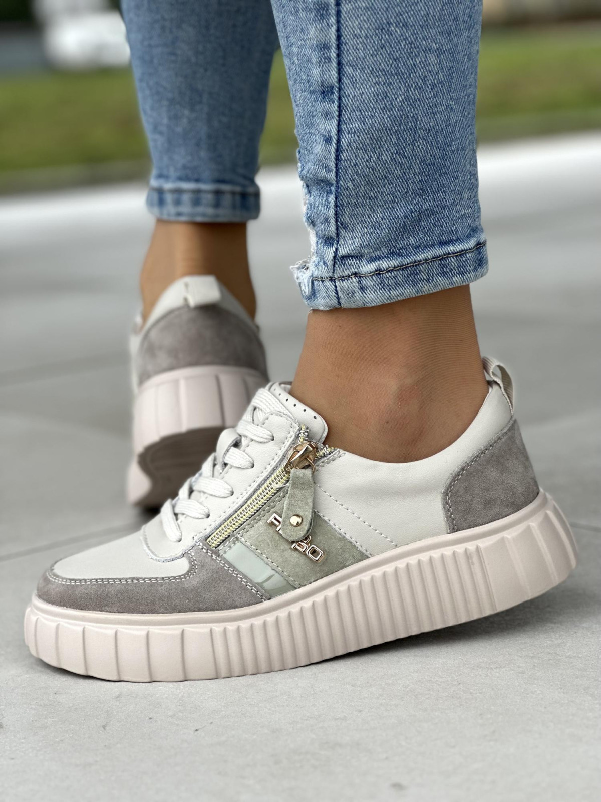 Beżowe trampki damskie skórzane