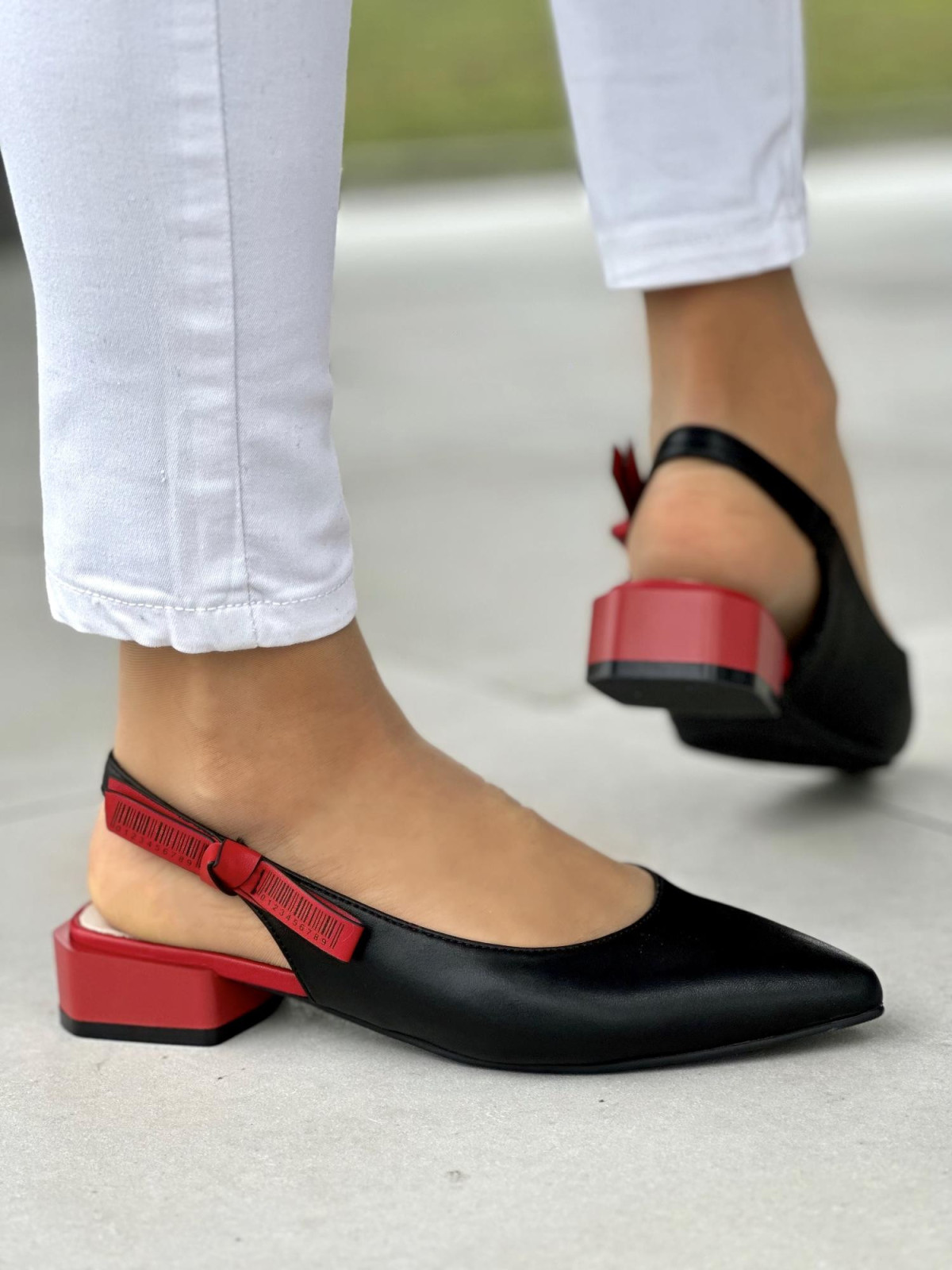 Śliczne czarno-czerwone sandały damskie na niskim obcasie, skóra naturalna