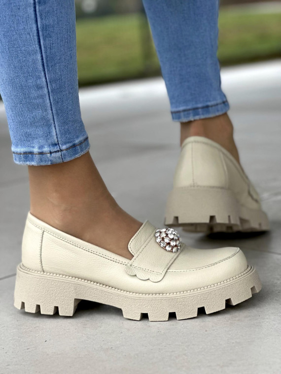 Beżowe mokasyny damskie skórzane