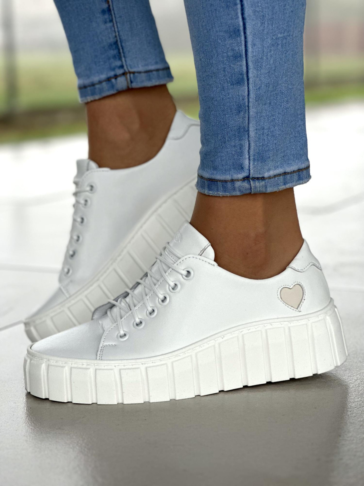 Białe trampki damskie skórzane