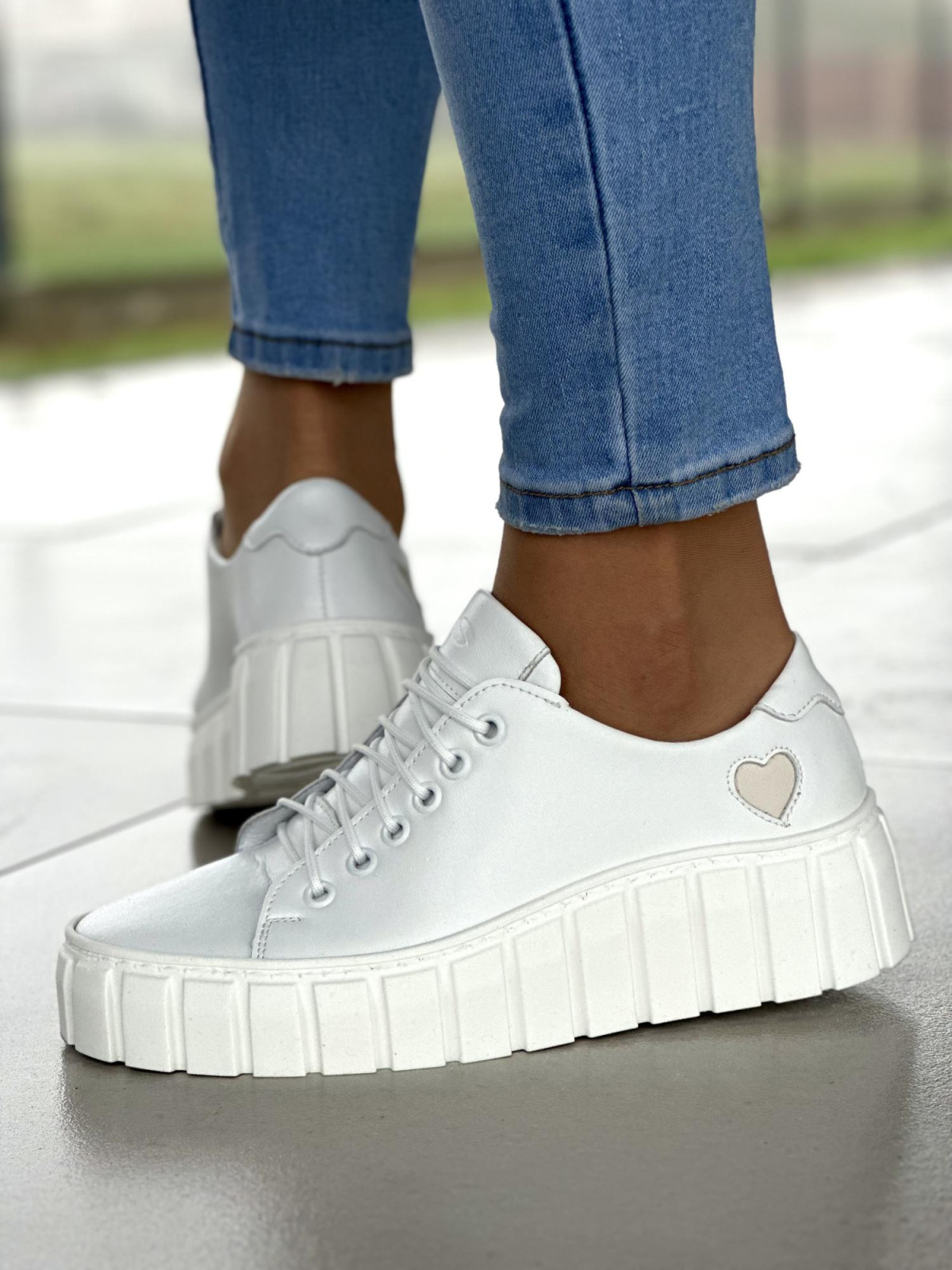 Białe trampki damskie skórzane