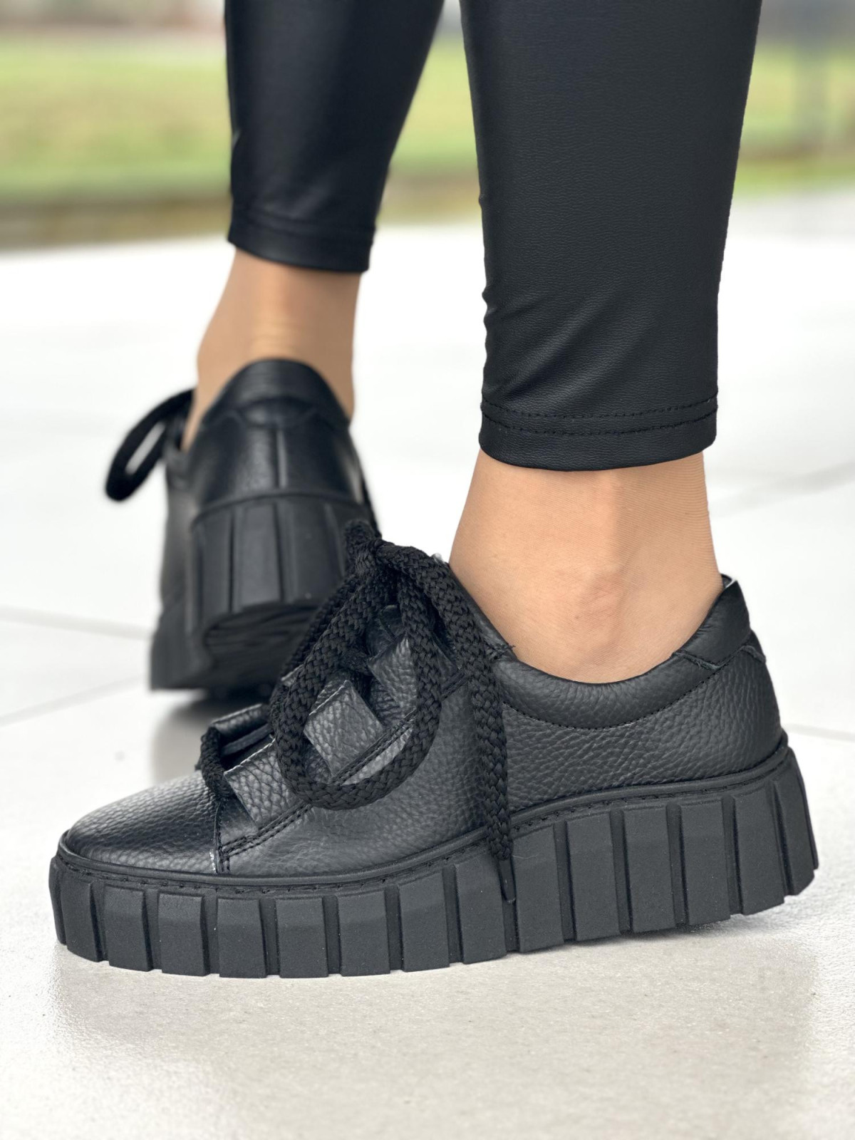 Lekkie czarne trampki damskie, skóra naturalna