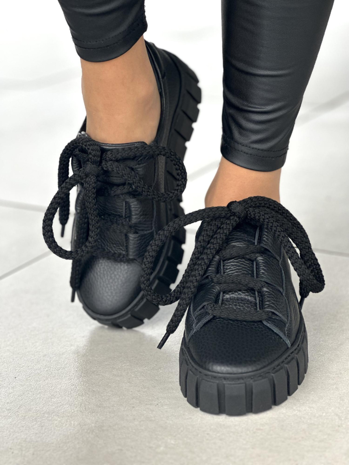 Lekkie czarne trampki damskie, skóra naturalna