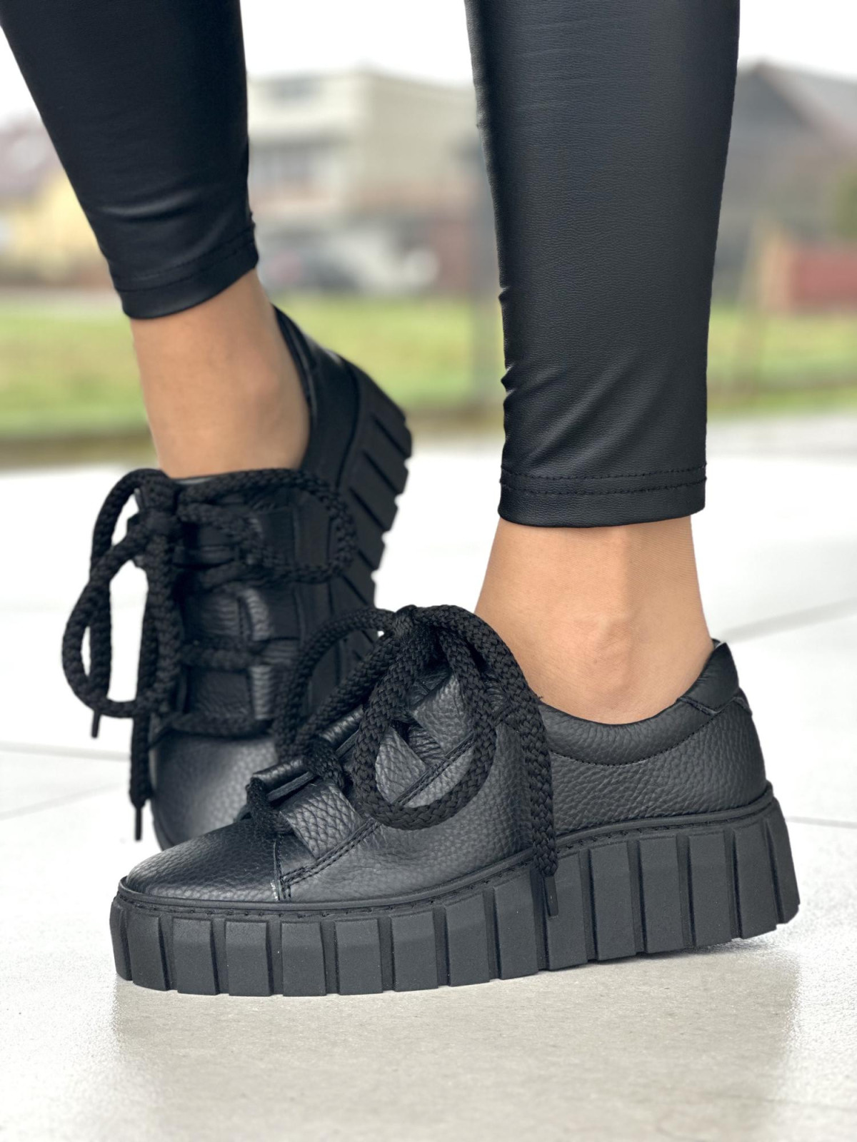 Lekkie czarne trampki damskie, skóra naturalna