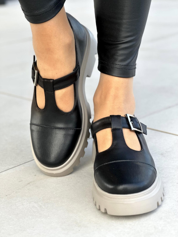 Czarne półbuty damskie z klamrą, skóra naturalna