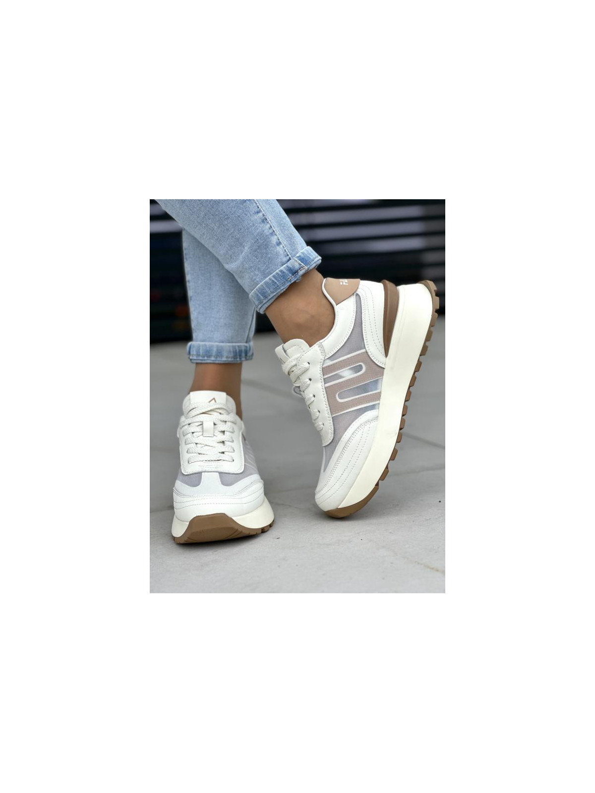 Wygodne jasno beżowe sneakersy damskie, skóra naturalna