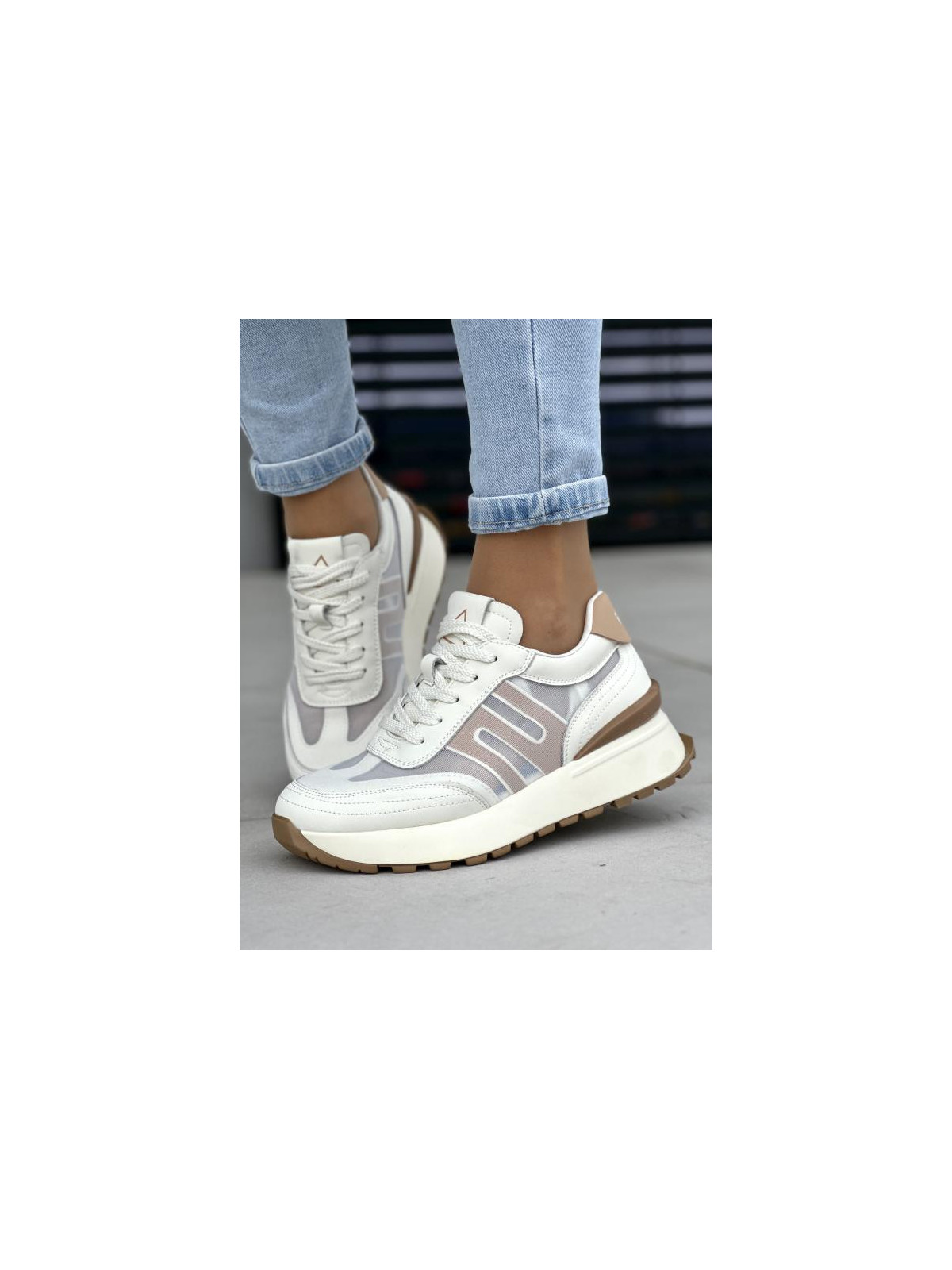 Wygodne jasno beżowe sneakersy damskie, skóra naturalna