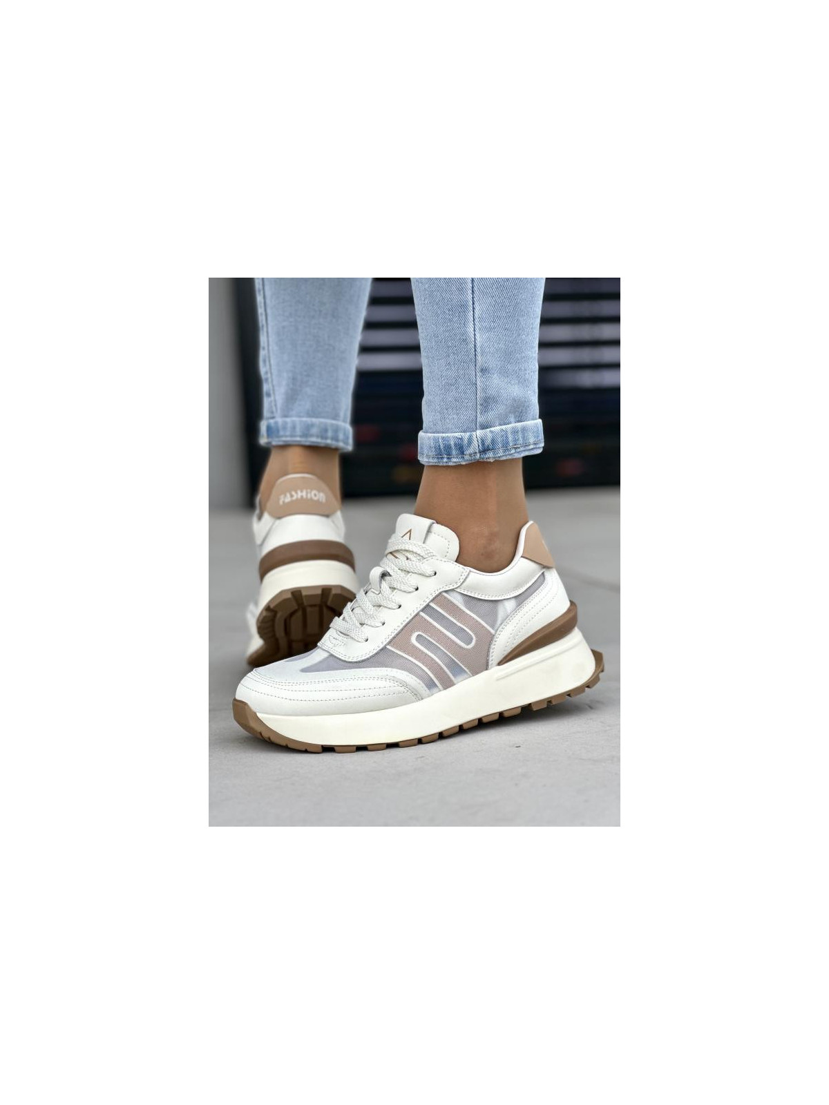 Wygodne jasno beżowe sneakersy damskie, skóra naturalna