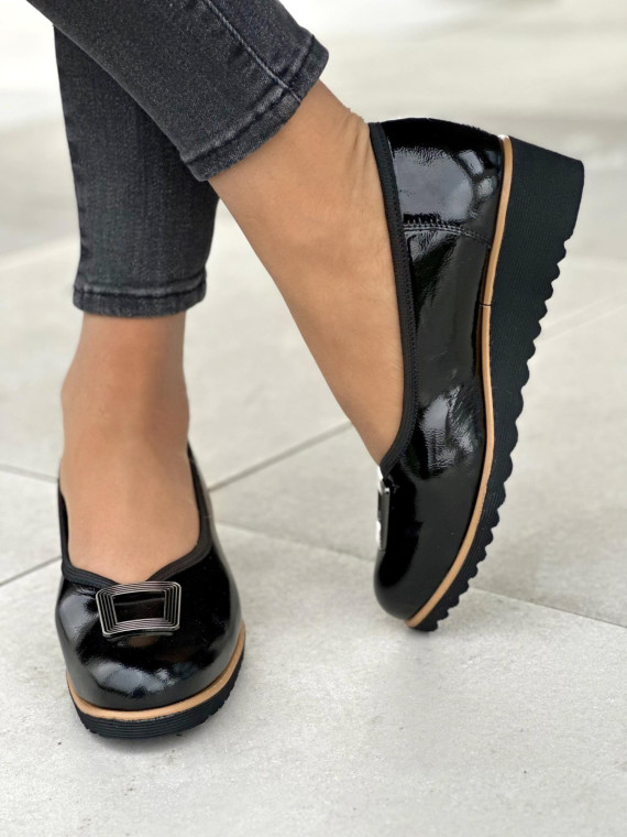 Czarne wsuwane półbuty damskie z ozdobą, skóra naturalna