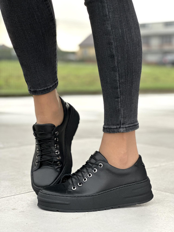 Klasyczne czarne trampki damskie na wyższej podeszwie, skóra naturalna