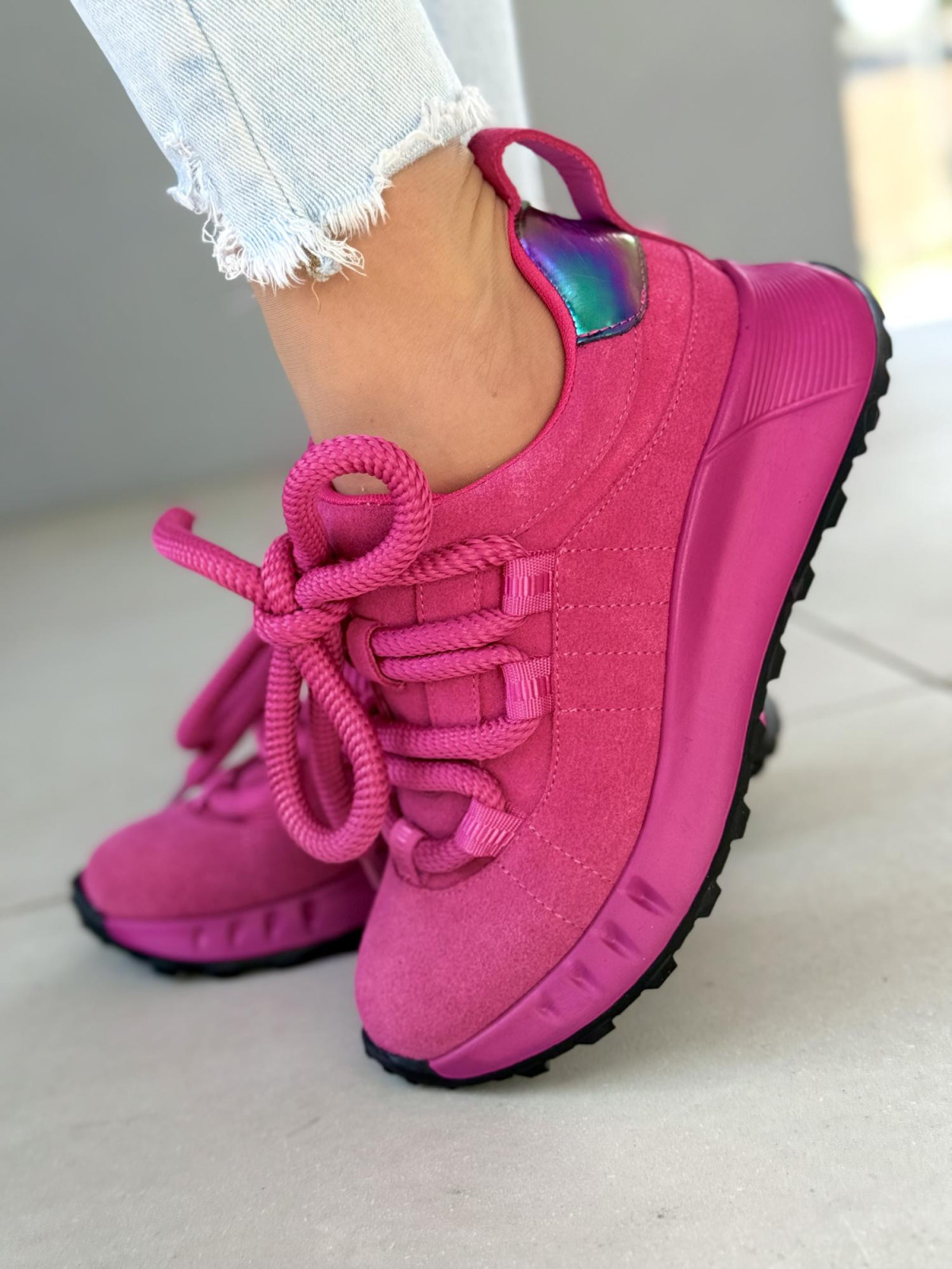 Wyjątkowe sneakersy ze skóry naturalnej