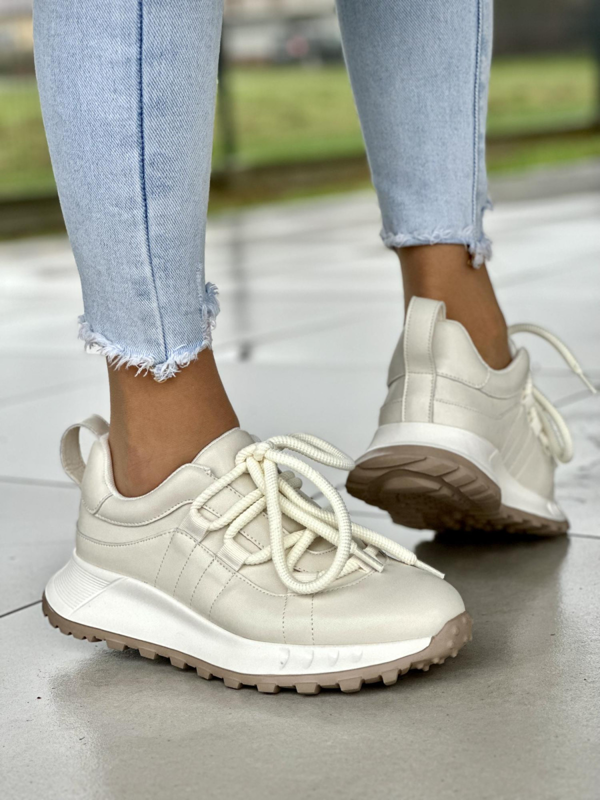 Wyjątkowe biało-kremowe sneakersy damskie, skóra naturalna