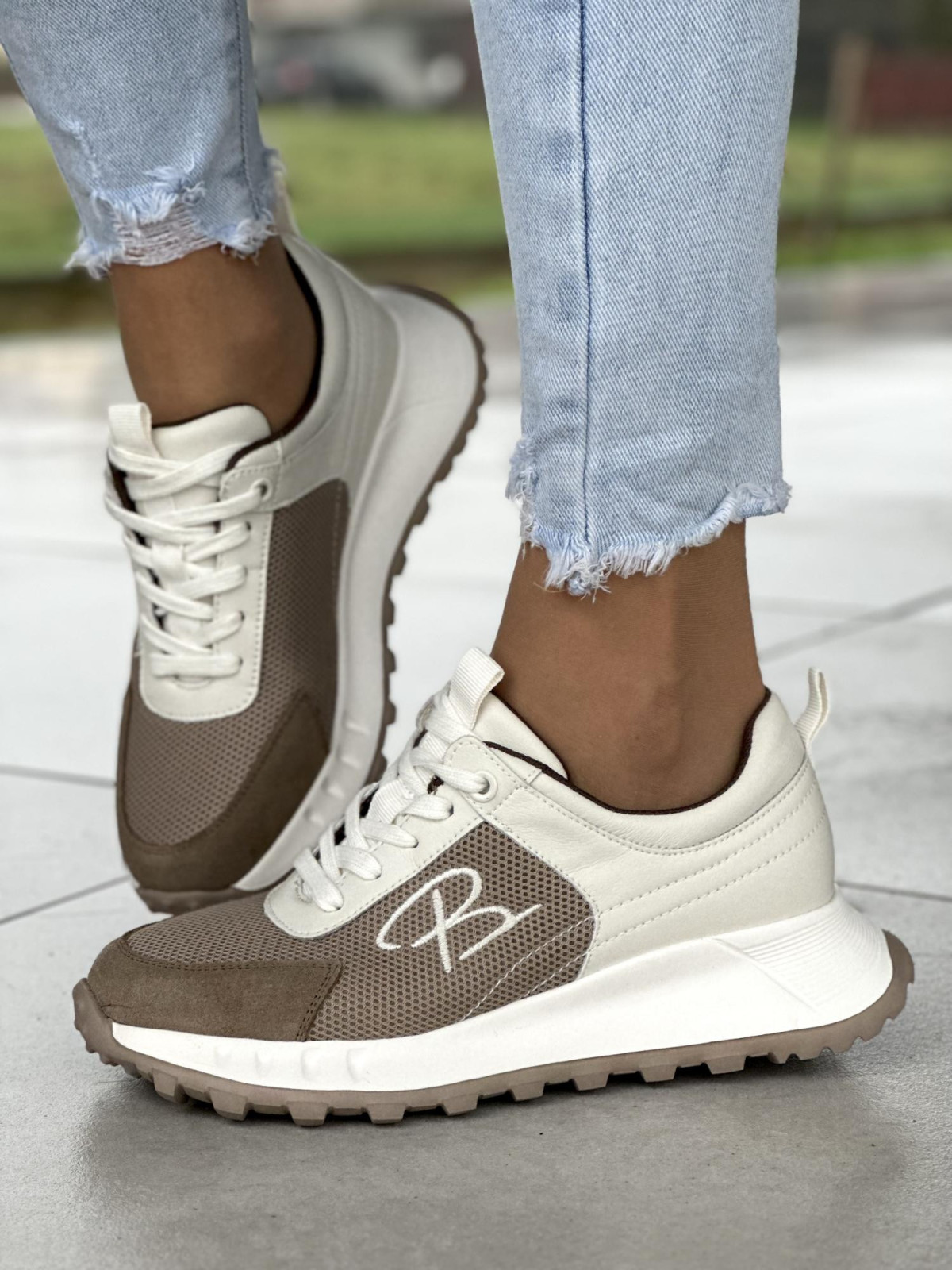 Wygodne biało-kremowo-beżowe snekakersy damskie, skóra naturalna