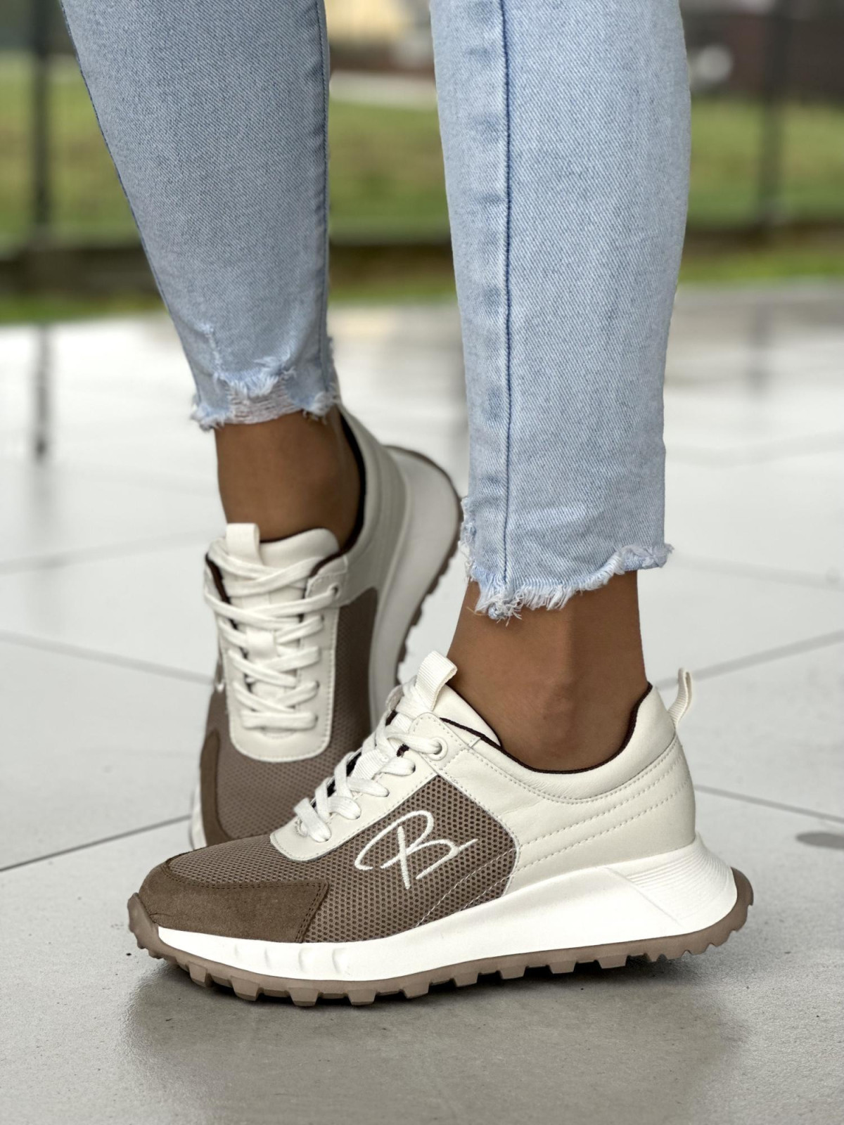 Wygodne biało-kremowo-beżowe snekakersy damskie, skóra naturalna