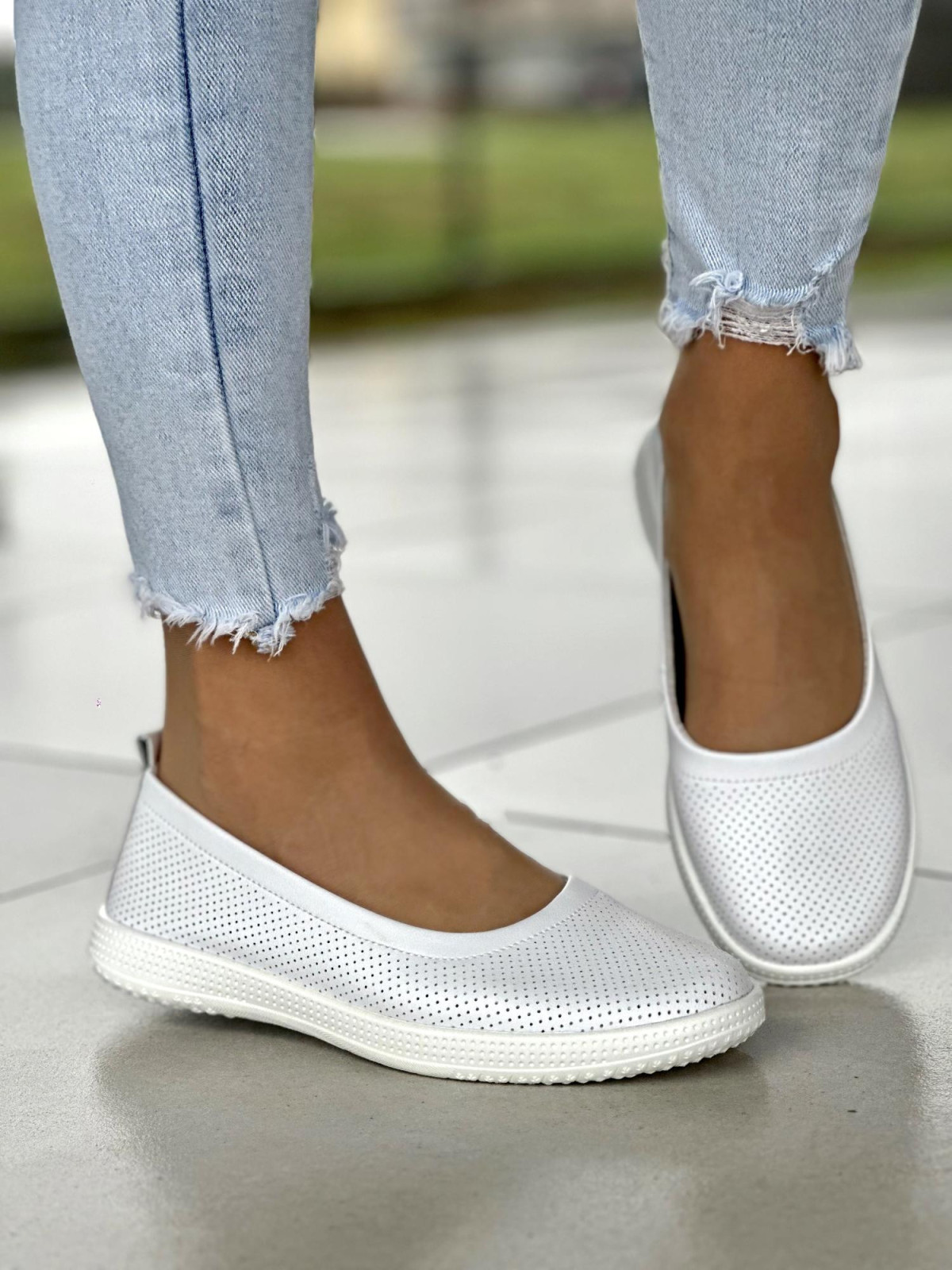 Minimalistyczne ażurowe białe baleriny damskie, skóra naturalna