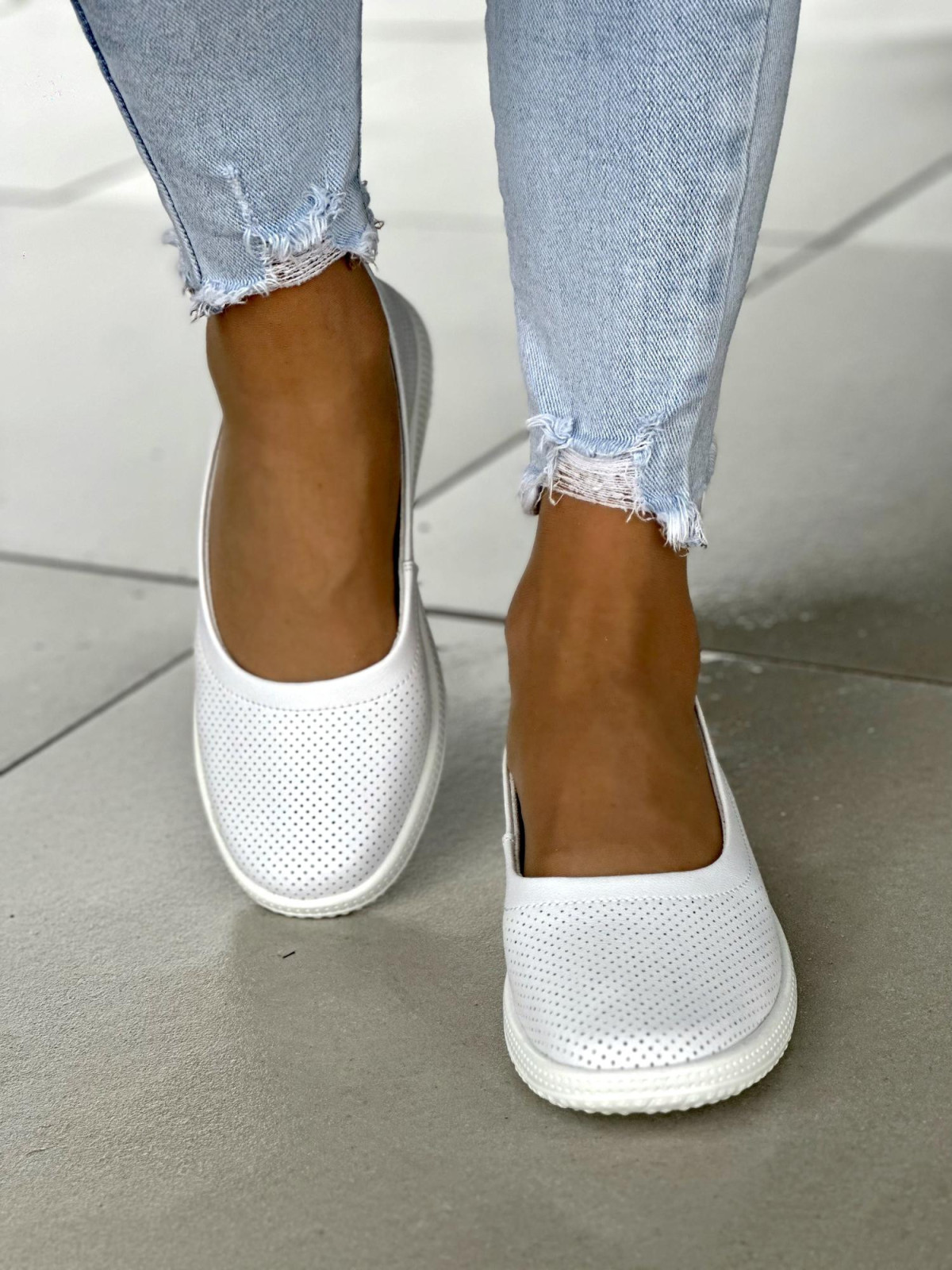 Minimalistyczne ażurowe białe baleriny damskie, skóra naturalna