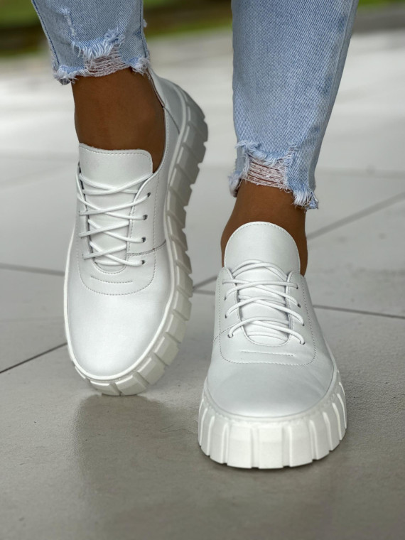 Klasyczne białe trampki damskie na wyższej podeszwie, skóra naturalna