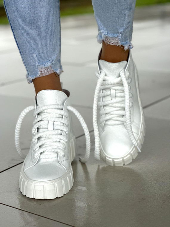 Lekkie i wygodne białe trampki damskie z wysoką cholewką, skóra naturalna