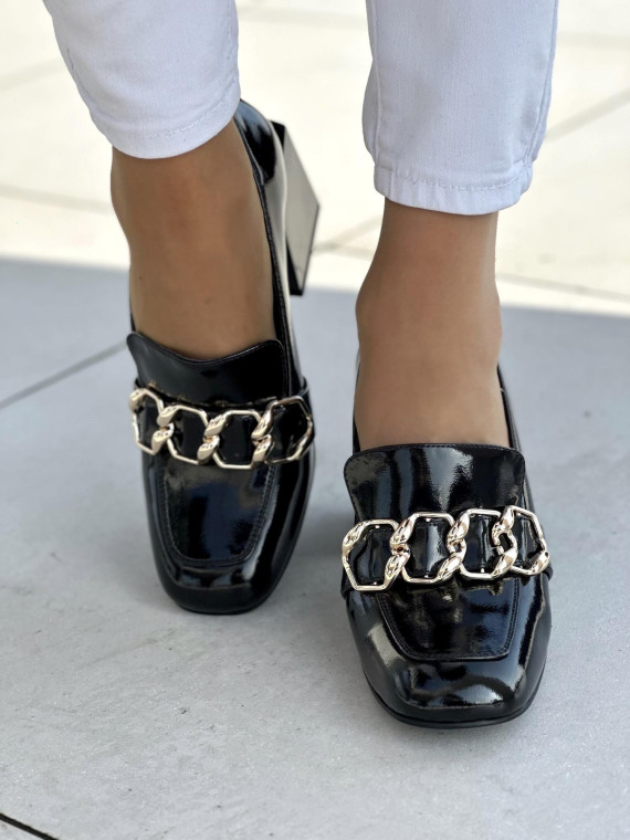 Eleganckie lakierowane czarne półbuty damskie ze złotą ozdoba, skóra naturalna