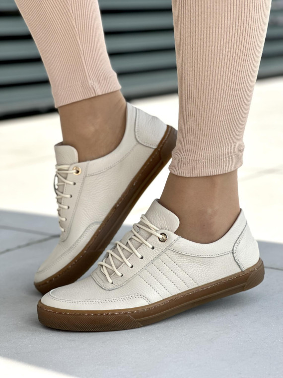 Klasyczne beżowe trampki damskie na miękkiej podeszwie, skóra naturalna