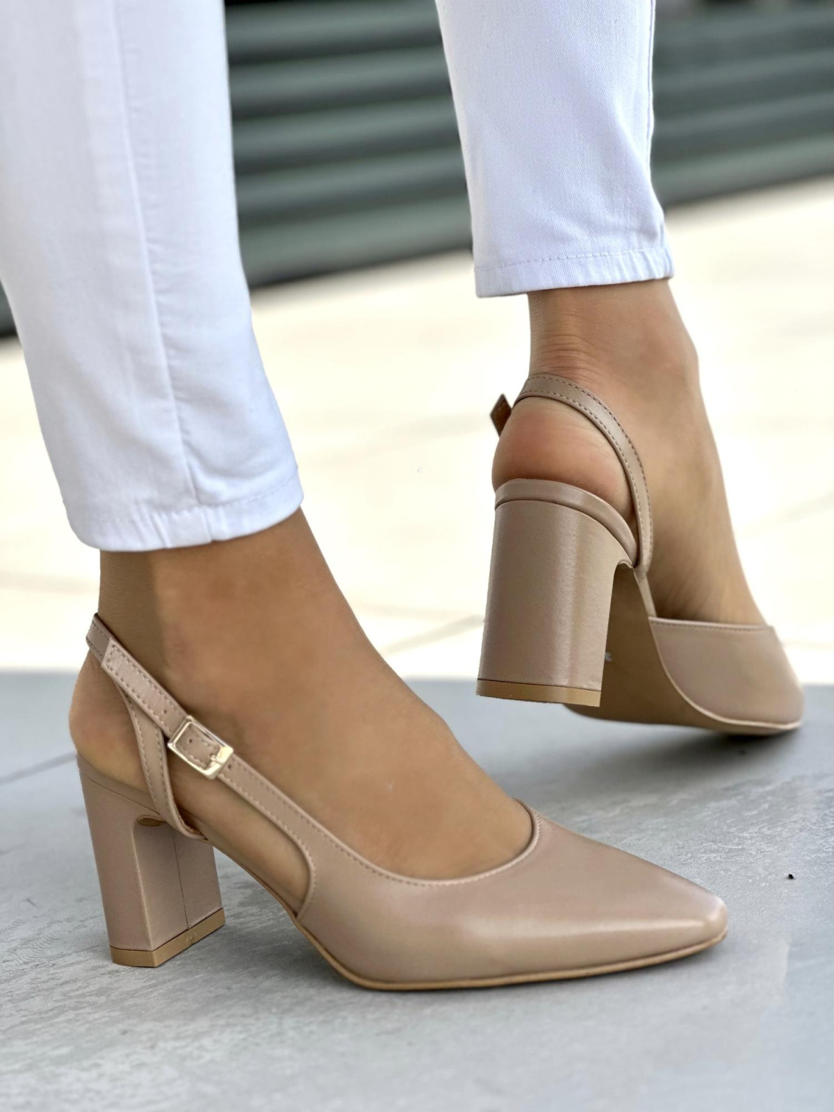 Subtelne beżowe czółenka damskie, skóra naturalna