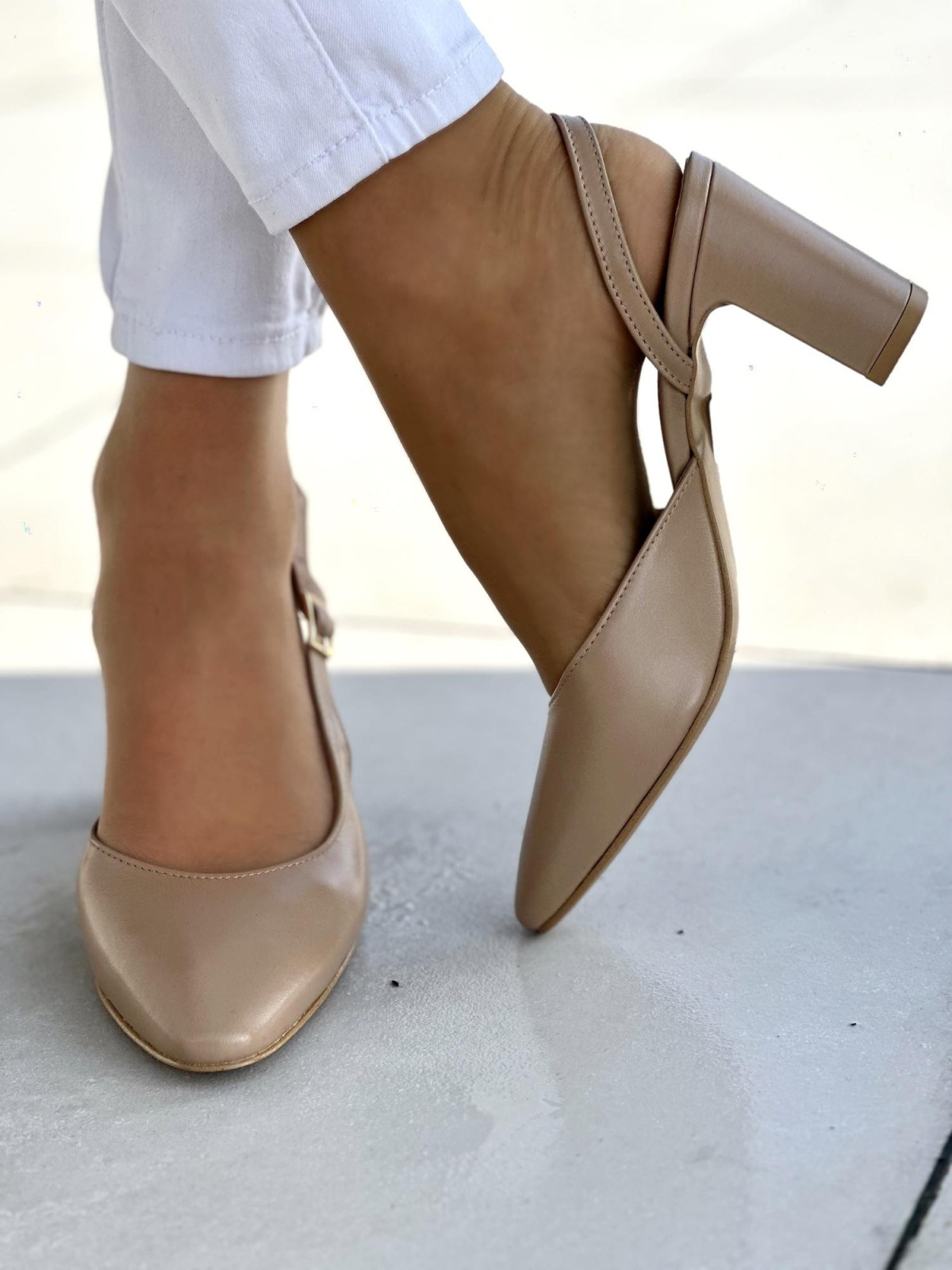 Subtelne beżowe czółenka damskie, skóra naturalna