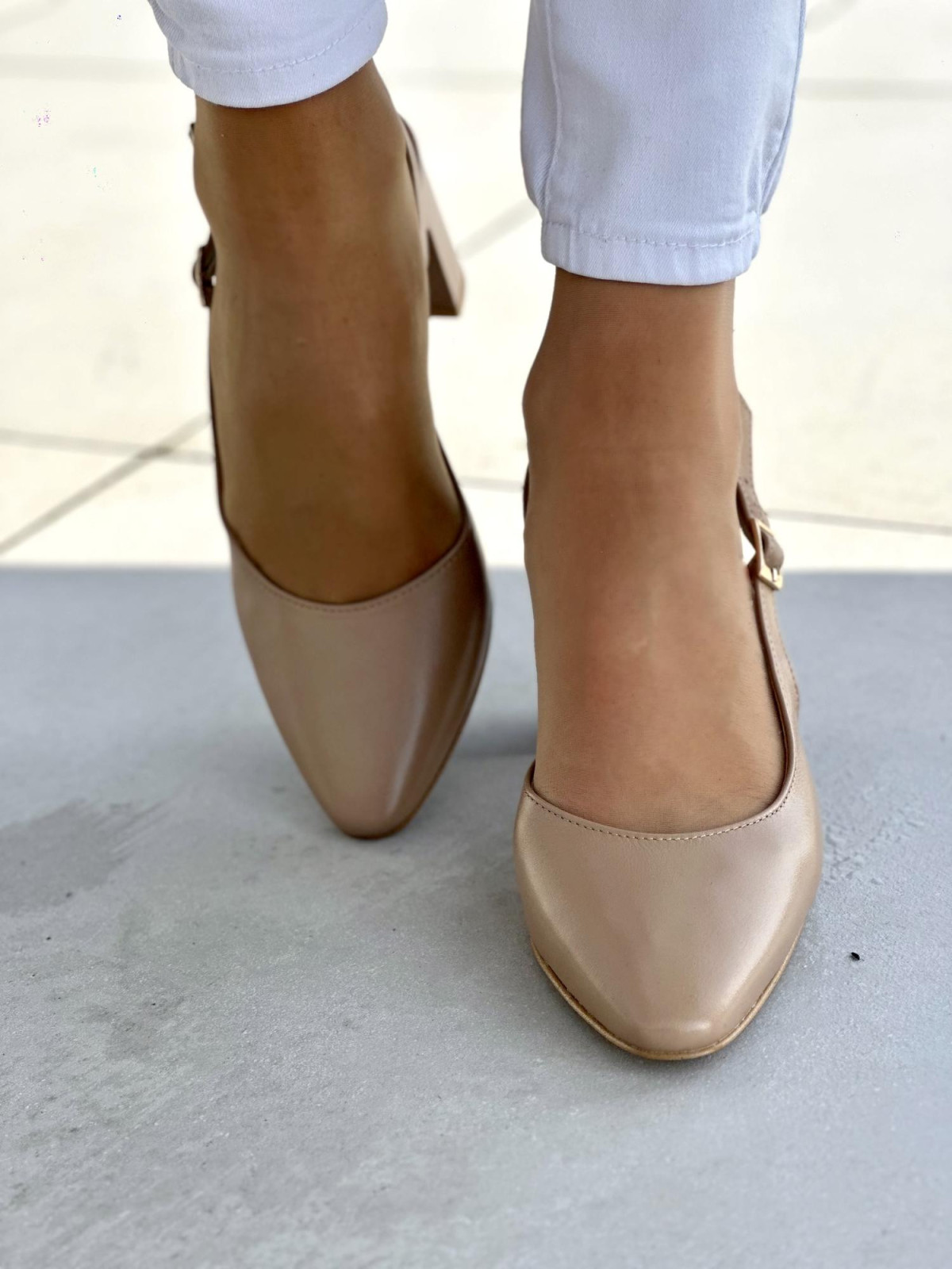 Subtelne beżowe czółenka damskie, skóra naturalna