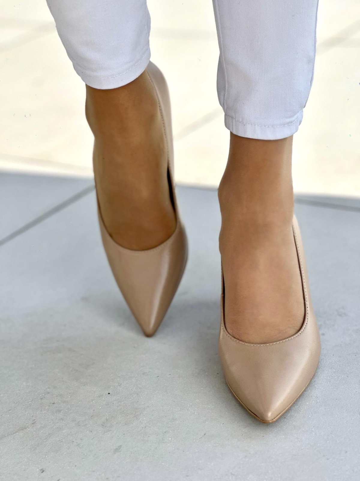 Śliczne beżowe czółenka damskie, skóra naturalna