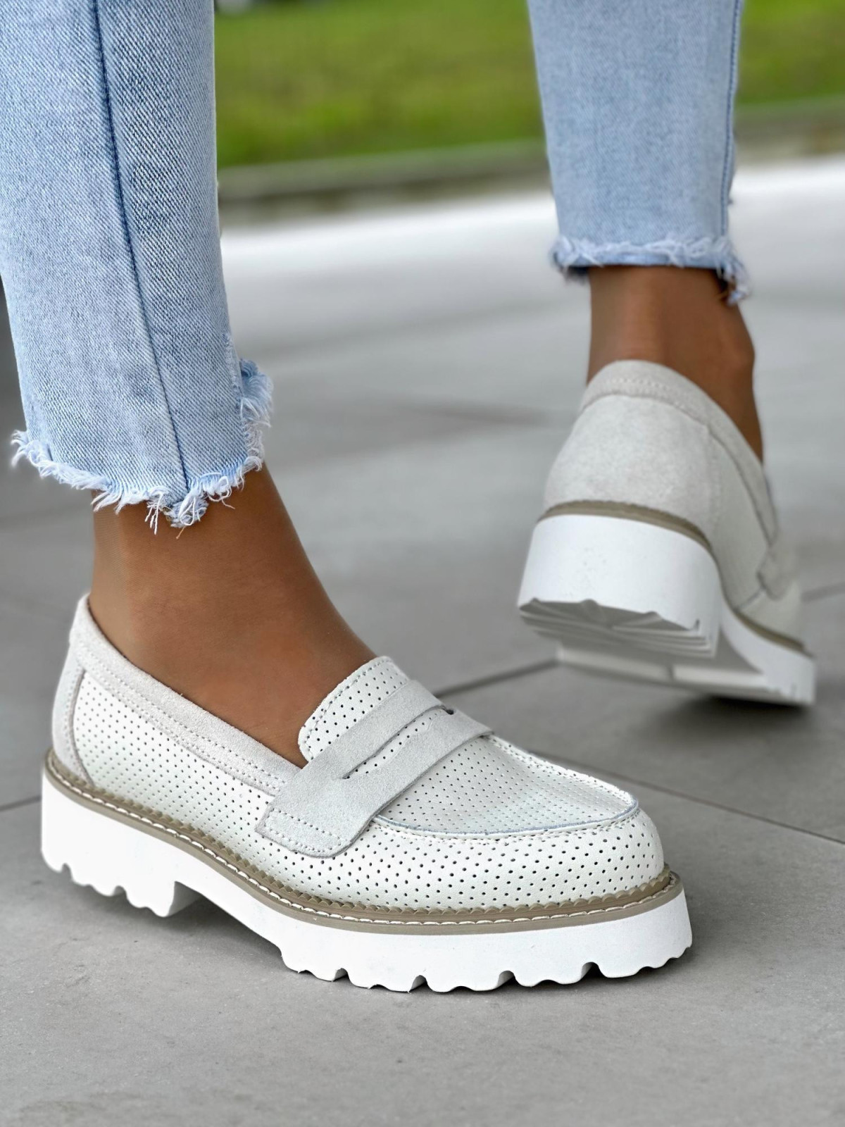 Ażurowe biało-kremowe mokasyny damskie, skóra naturalna